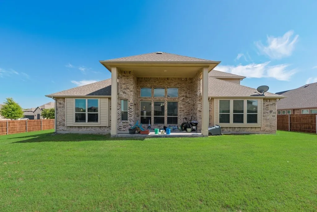Single Family Residence For Sale in Ellis County , 549 Truman Street, Waxahachie, Texas 75165, 6 Bedrooms, 5 Bathrooms, 2 Garage spaces, 4,394 Sqft, built in 2018, Price $525,000, mls#21271755, Real Estate Agent in Waxahachie, Homes For Sale in Ellis county, Homes For Sale in Waxahachie, Realtor in Waxahachie Texas, Real Estate Brokerage Independent Realty Texas, Luminita Cordes Realtor