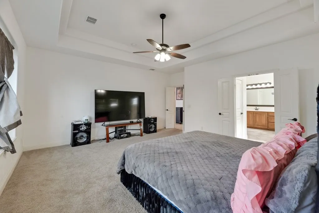 Single Family Residence For Sale in Ellis County , 549 Truman Street, Waxahachie, Texas 75165, 6 Bedrooms, 5 Bathrooms, 2 Garage spaces, 4,394 Sqft, built in 2018, Price $525,000, mls#21271755, Real Estate Agent in Waxahachie, Homes For Sale in Ellis county, Homes For Sale in Waxahachie, Realtor in Waxahachie Texas, Real Estate Brokerage Independent Realty Texas, Luminita Cordes Realtor