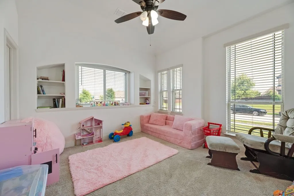 Single Family Residence For Sale in Ellis County , 549 Truman Street, Waxahachie, Texas 75165, 6 Bedrooms, 5 Bathrooms, 2 Garage spaces, 4,394 Sqft, built in 2018, Price $525,000, mls#21271755, Real Estate Agent in Waxahachie, Homes For Sale in Ellis county, Homes For Sale in Waxahachie, Realtor in Waxahachie Texas, Real Estate Brokerage Independent Realty Texas, Luminita Cordes Realtor