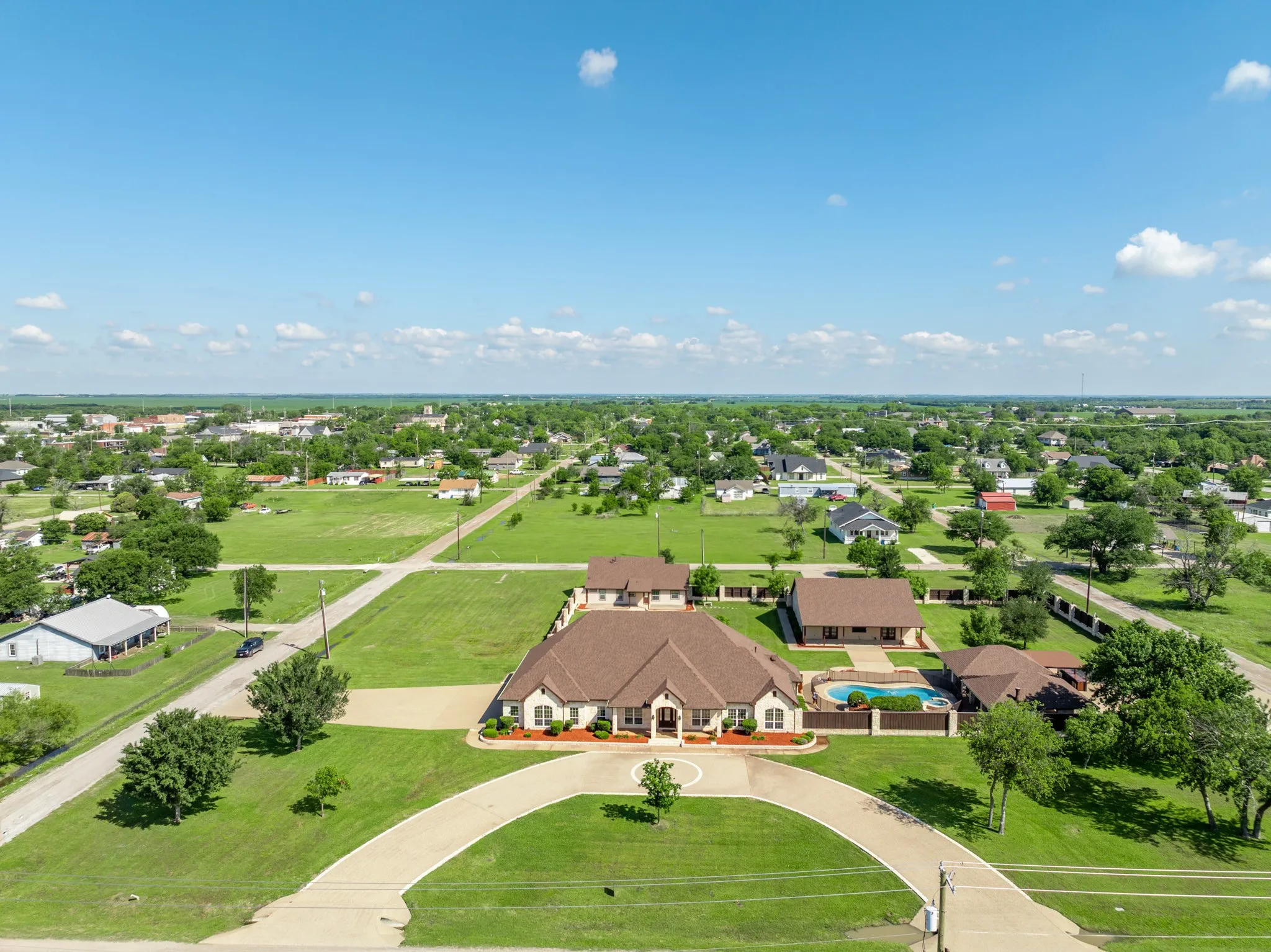Single Family Residence For Sale in Hill County , 400 E Spurgeon Street, Itasca, Texas 76055, 8 Bedroom, 7 Bathroom, 6 Garage spaces, 4,804 Sqft, built in 2005, Price $895,000, mls#21263348, Real Estate Agent in Itasca, Homes For Sale in Hill county, Homes For Sale in Itasca, Realtor in Itasca Texas, Real Estate Brokerage Independent Realty Texas, Luminita Cordes Realtor