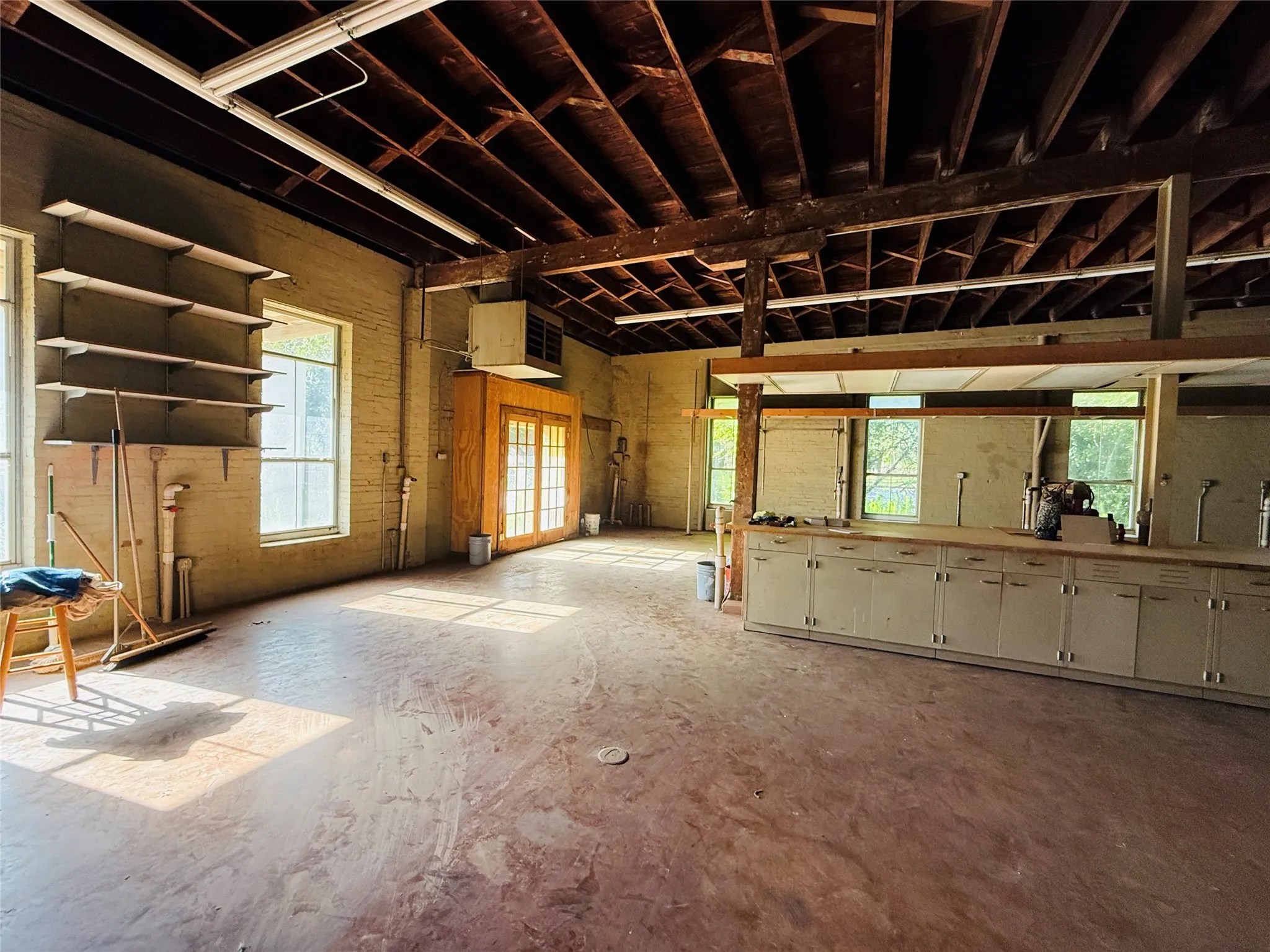Office For Rent in Lamar County , 265 SE 1st Street, Paris, Texas 75460, 0, 0, Garage spaces, 0 Sqft, built in 1950, Price $3,200, mls#21272154, Real Estate Agent in Paris, Homes For Rent in Lamar county, Homes For Rent in Paris, Realtor in Paris Texas, Real Estate Brokerage Independent Realty Texas, Luminita Cordes Realtor