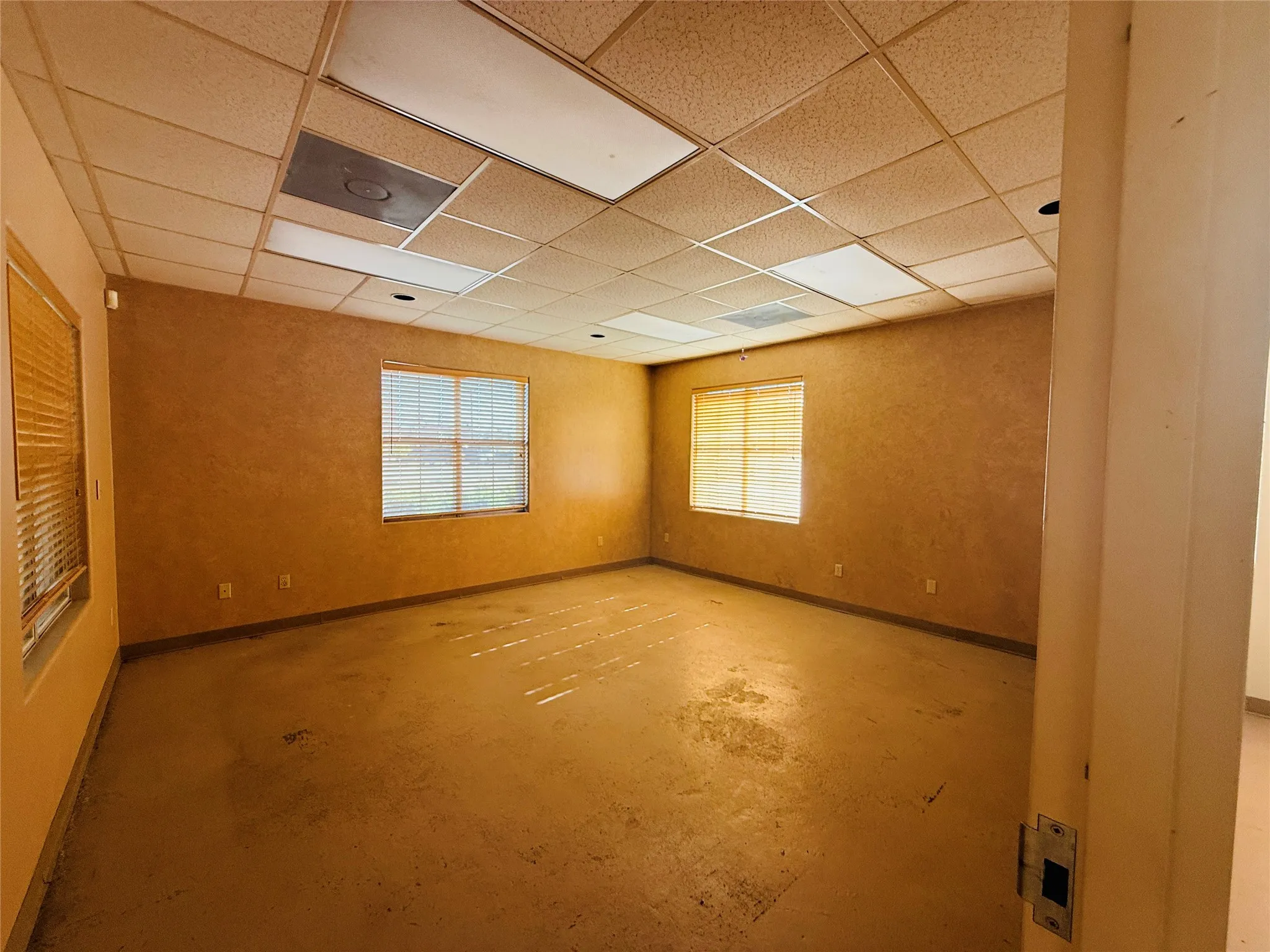 Office For Rent in Lamar County , 265 SE 1st Street, Paris, Texas 75460, 0, 0, Garage spaces, 0 Sqft, built in 1950, Price $3,200, mls#21272154, Real Estate Agent in Paris, Homes For Rent in Lamar county, Homes For Rent in Paris, Realtor in Paris Texas, Real Estate Brokerage Independent Realty Texas, Luminita Cordes Realtor