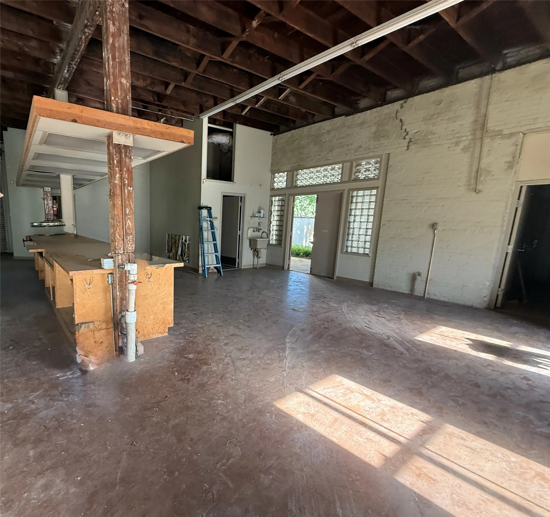Office For Rent in Lamar County , 265 SE 1st Street, Paris, Texas 75460, 0, 0, Garage spaces, 0 Sqft, built in 1950, Price $3,200, mls#21272154, Real Estate Agent in Paris, Homes For Rent in Lamar county, Homes For Rent in Paris, Realtor in Paris Texas, Real Estate Brokerage Independent Realty Texas, Luminita Cordes Realtor