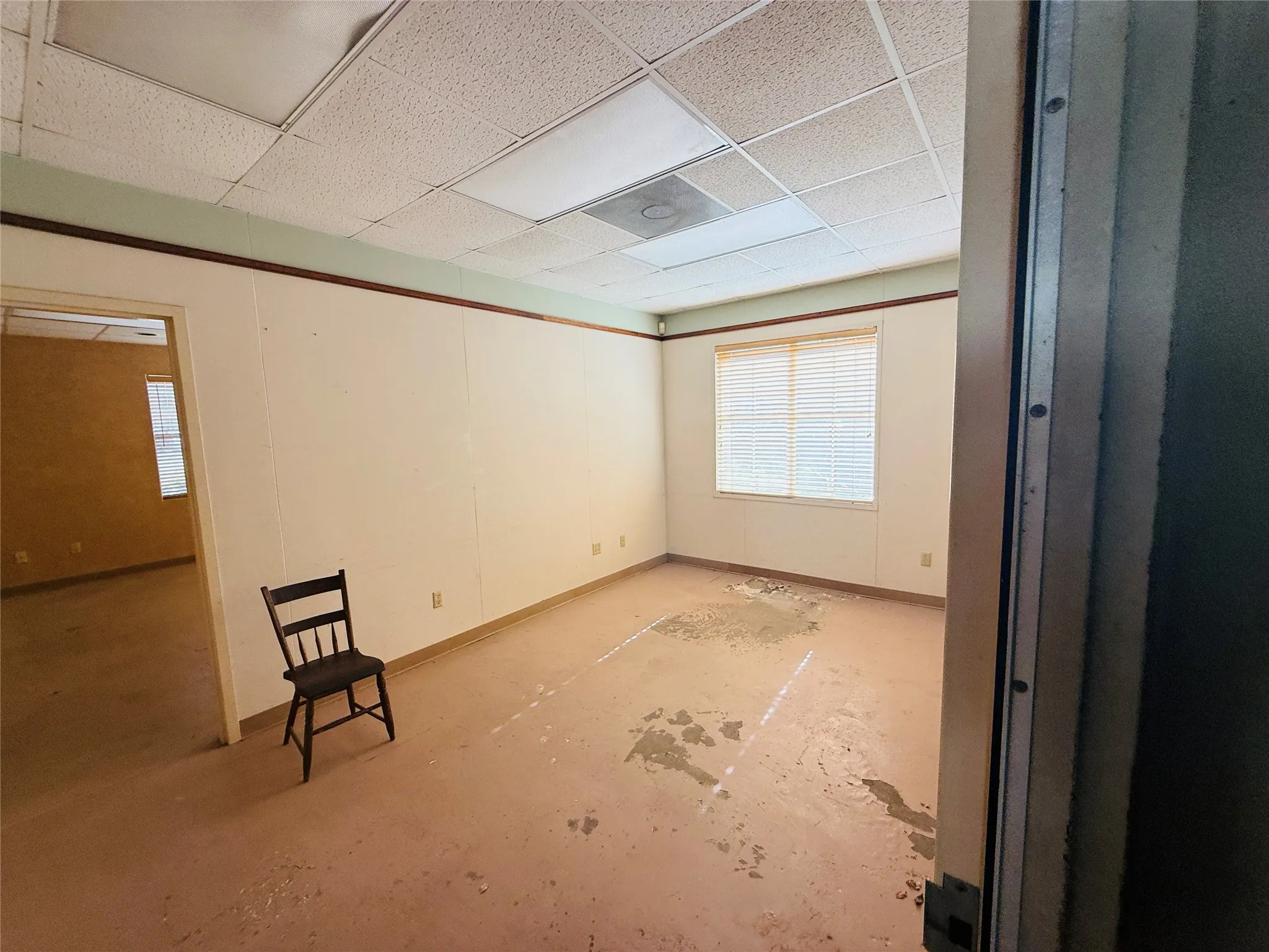 Office For Rent in Lamar County , 265 SE 1st Street, Paris, Texas 75460, 0, 0, Garage spaces, 0 Sqft, built in 1950, Price $3,200, mls#21272154, Real Estate Agent in Paris, Homes For Rent in Lamar county, Homes For Rent in Paris, Realtor in Paris Texas, Real Estate Brokerage Independent Realty Texas, Luminita Cordes Realtor