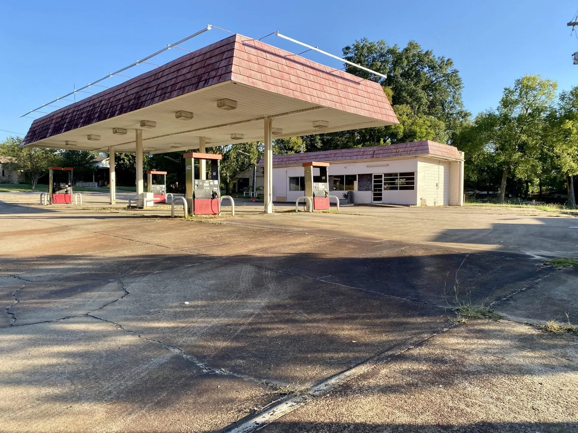Retail For Sale in Lamar County , 1900 Clarksville Street, Paris, Texas 75460, 0, 0, Garage spaces, 0 Sqft, built in 1969, Price $60,000, mls#21272045, Real Estate Agent in Paris, Homes For Sale in Lamar county, Homes For Sale in Paris, Realtor in Paris Texas, Real Estate Brokerage Independent Realty Texas, Luminita Cordes Realtor