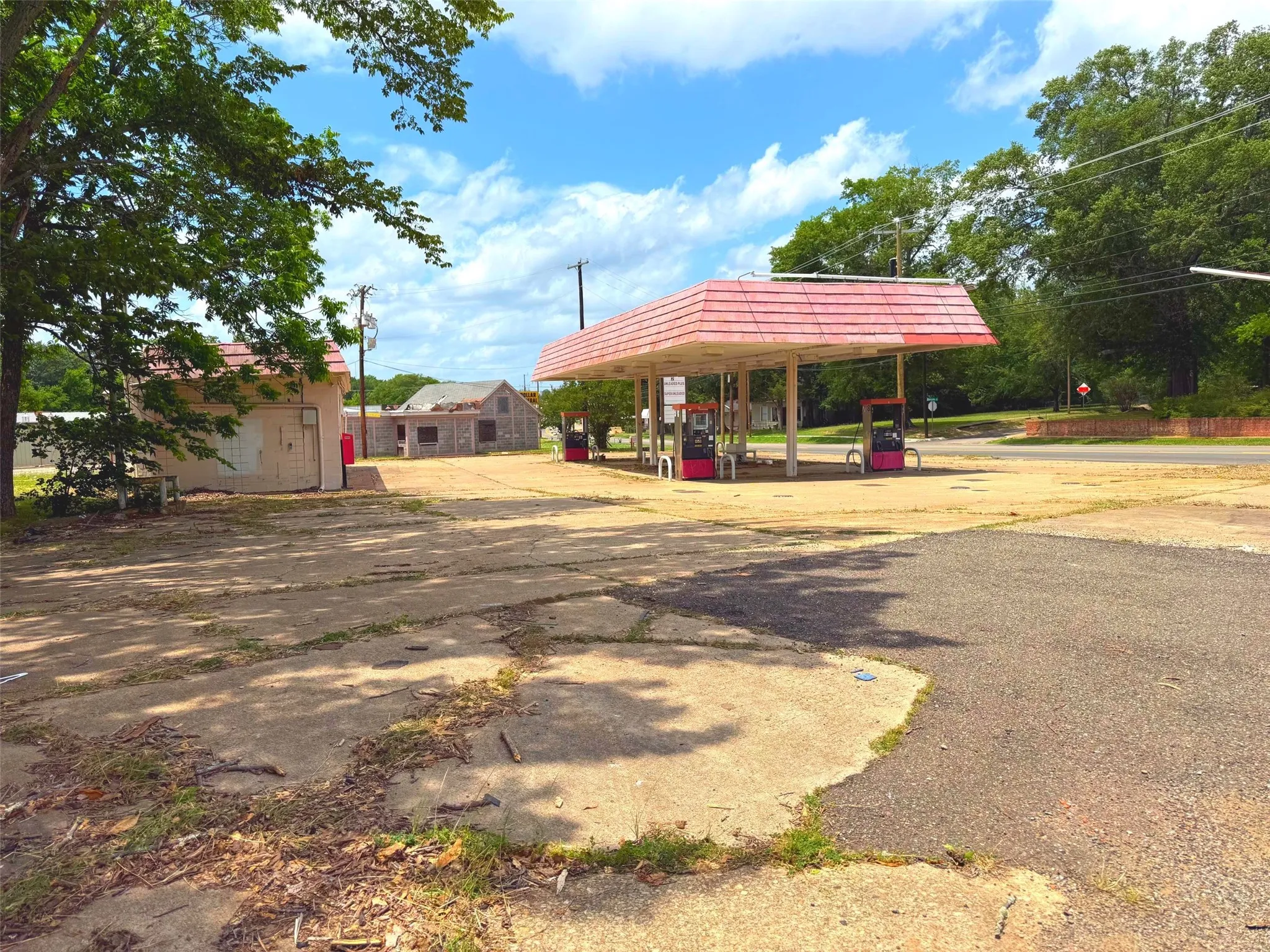 Retail For Sale in Lamar County , 1900 Clarksville Street, Paris, Texas 75460, 0, 0, Garage spaces, 0 Sqft, built in 1969, Price $60,000, mls#21272045, Real Estate Agent in Paris, Homes For Sale in Lamar county, Homes For Sale in Paris, Realtor in Paris Texas, Real Estate Brokerage Independent Realty Texas, Luminita Cordes Realtor