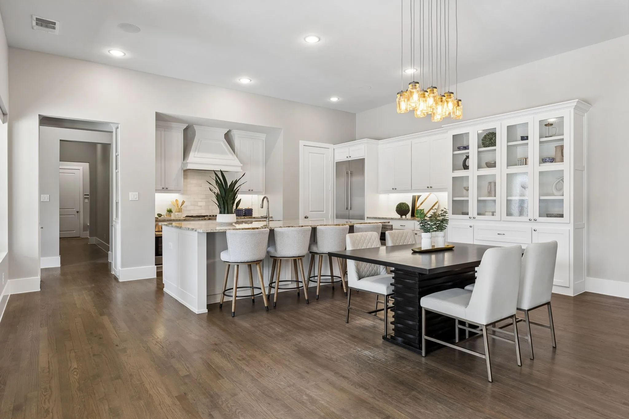 Single Family Residence For Sale in Dallas County , 6917 Valley View Lane, Dallas, Texas 75240, 5 Bedrooms, 6 Bathrooms, 3 Garage spaces, 4,926 Sqft, built in 2017, Price $2,100,000, mls#21266354, Real Estate Agent in Dallas, Homes For Sale in Dallas county, Homes For Sale in Dallas, Realtor in Dallas Texas, Real Estate Brokerage Independent Realty Texas, Luminita Cordes Realtor
