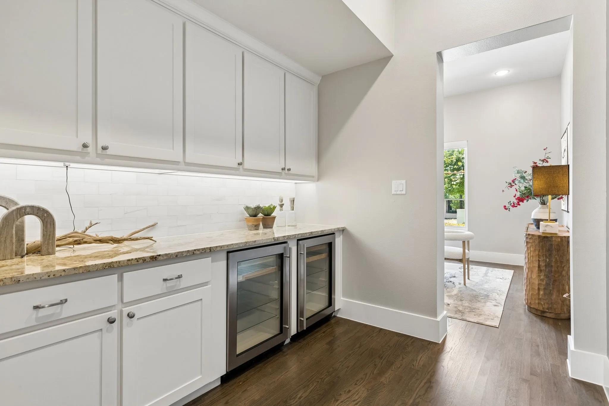 Single Family Residence For Sale in Dallas County , 6917 Valley View Lane, Dallas, Texas 75240, 5 Bedrooms, 6 Bathrooms, 3 Garage spaces, 4,926 Sqft, built in 2017, Price $2,100,000, mls#21266354, Real Estate Agent in Dallas, Homes For Sale in Dallas county, Homes For Sale in Dallas, Realtor in Dallas Texas, Real Estate Brokerage Independent Realty Texas, Luminita Cordes Realtor