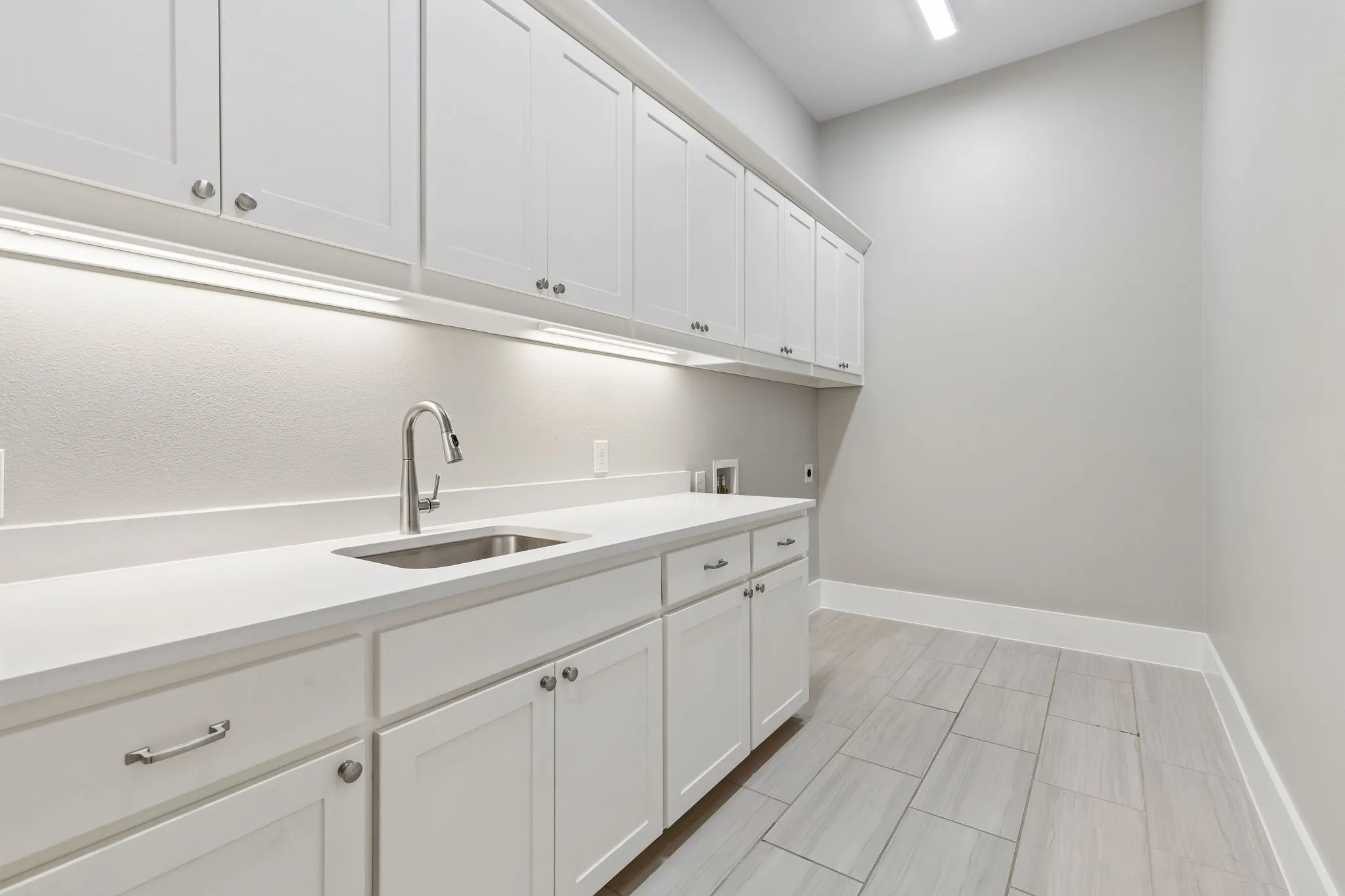 Single Family Residence For Sale in Dallas County , 6917 Valley View Lane, Dallas, Texas 75240, 5 Bedrooms, 6 Bathrooms, 3 Garage spaces, 4,926 Sqft, built in 2017, Price $2,100,000, mls#21266354, Real Estate Agent in Dallas, Homes For Sale in Dallas county, Homes For Sale in Dallas, Realtor in Dallas Texas, Real Estate Brokerage Independent Realty Texas, Luminita Cordes Realtor