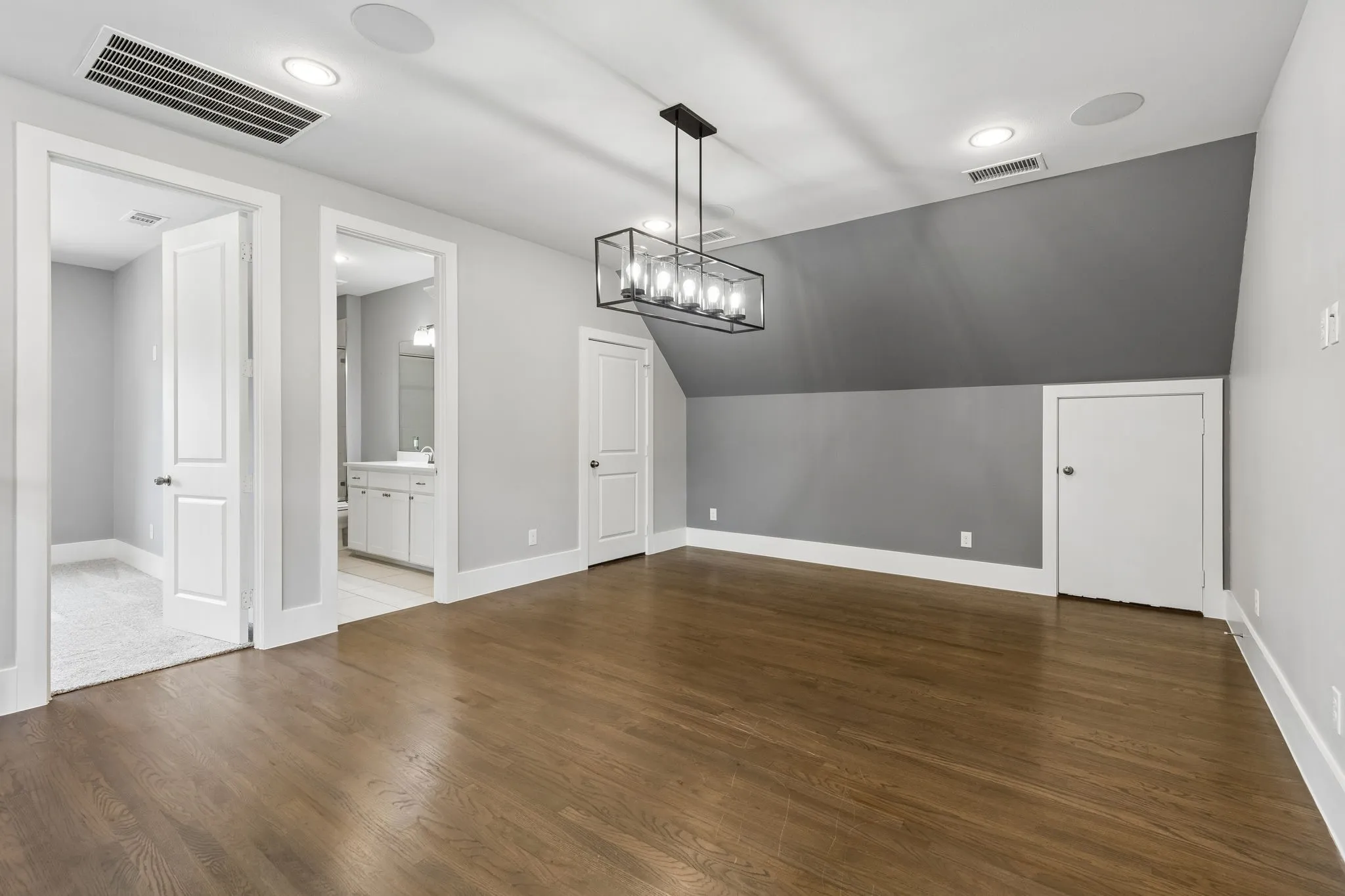 Single Family Residence For Sale in Dallas County , 6917 Valley View Lane, Dallas, Texas 75240, 5 Bedrooms, 6 Bathrooms, 3 Garage spaces, 4,926 Sqft, built in 2017, Price $2,100,000, mls#21266354, Real Estate Agent in Dallas, Homes For Sale in Dallas county, Homes For Sale in Dallas, Realtor in Dallas Texas, Real Estate Brokerage Independent Realty Texas, Luminita Cordes Realtor