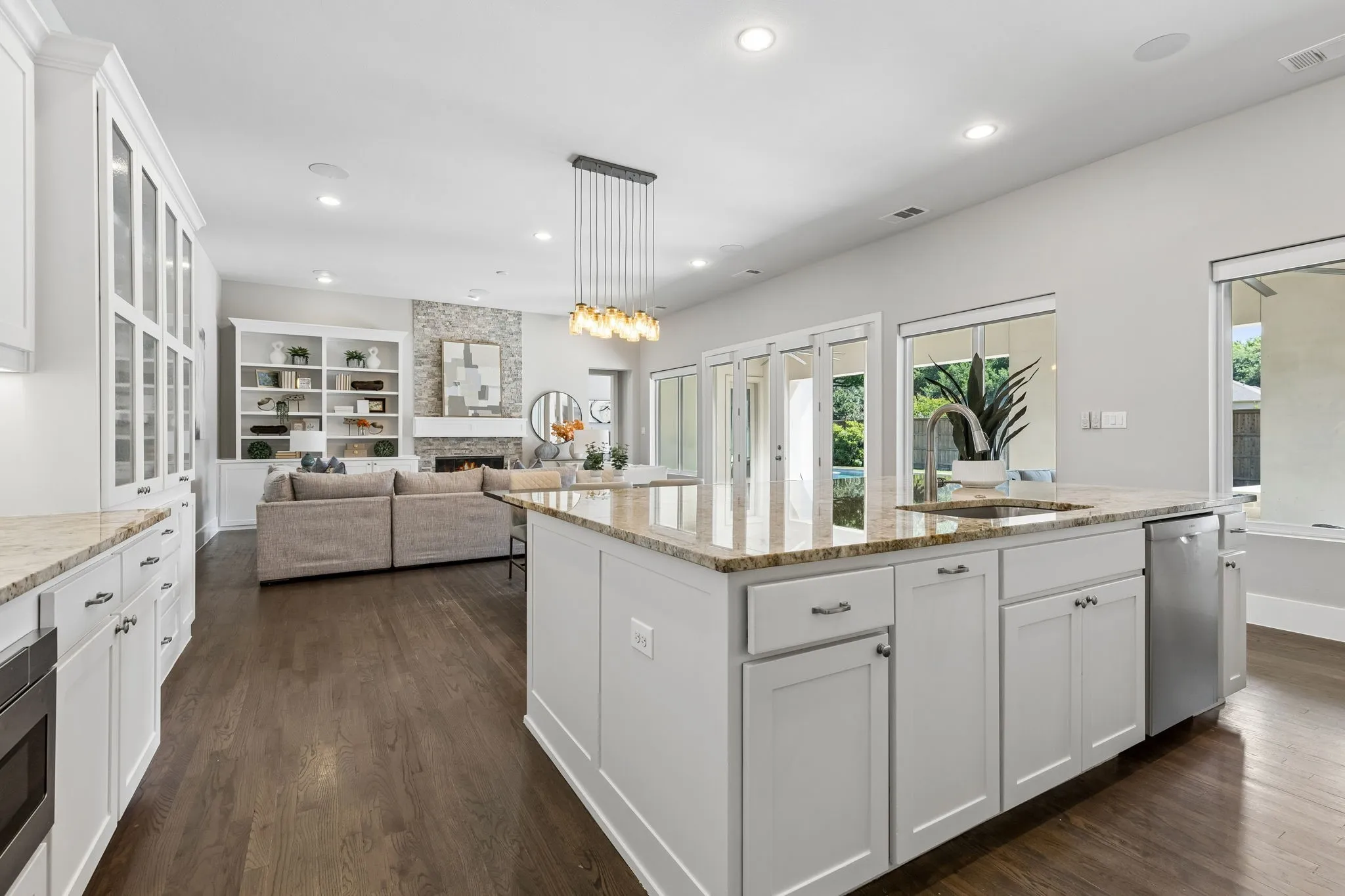 Single Family Residence For Sale in Dallas County , 6917 Valley View Lane, Dallas, Texas 75240, 5 Bedrooms, 6 Bathrooms, 3 Garage spaces, 4,926 Sqft, built in 2017, Price $2,100,000, mls#21266354, Real Estate Agent in Dallas, Homes For Sale in Dallas county, Homes For Sale in Dallas, Realtor in Dallas Texas, Real Estate Brokerage Independent Realty Texas, Luminita Cordes Realtor