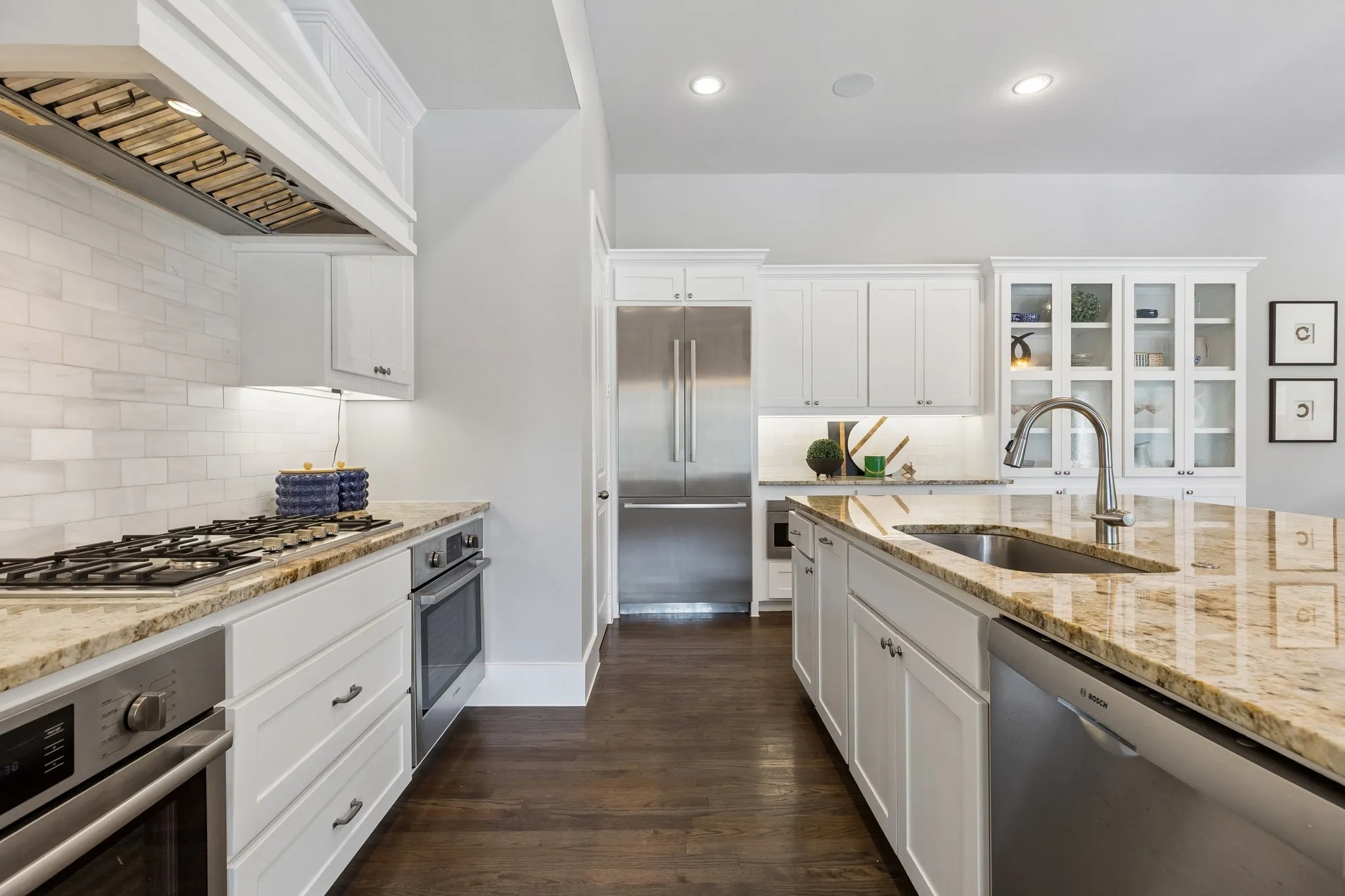 Single Family Residence For Sale in Dallas County , 6917 Valley View Lane, Dallas, Texas 75240, 5 Bedrooms, 6 Bathrooms, 3 Garage spaces, 4,926 Sqft, built in 2017, Price $2,100,000, mls#21266354, Real Estate Agent in Dallas, Homes For Sale in Dallas county, Homes For Sale in Dallas, Realtor in Dallas Texas, Real Estate Brokerage Independent Realty Texas, Luminita Cordes Realtor