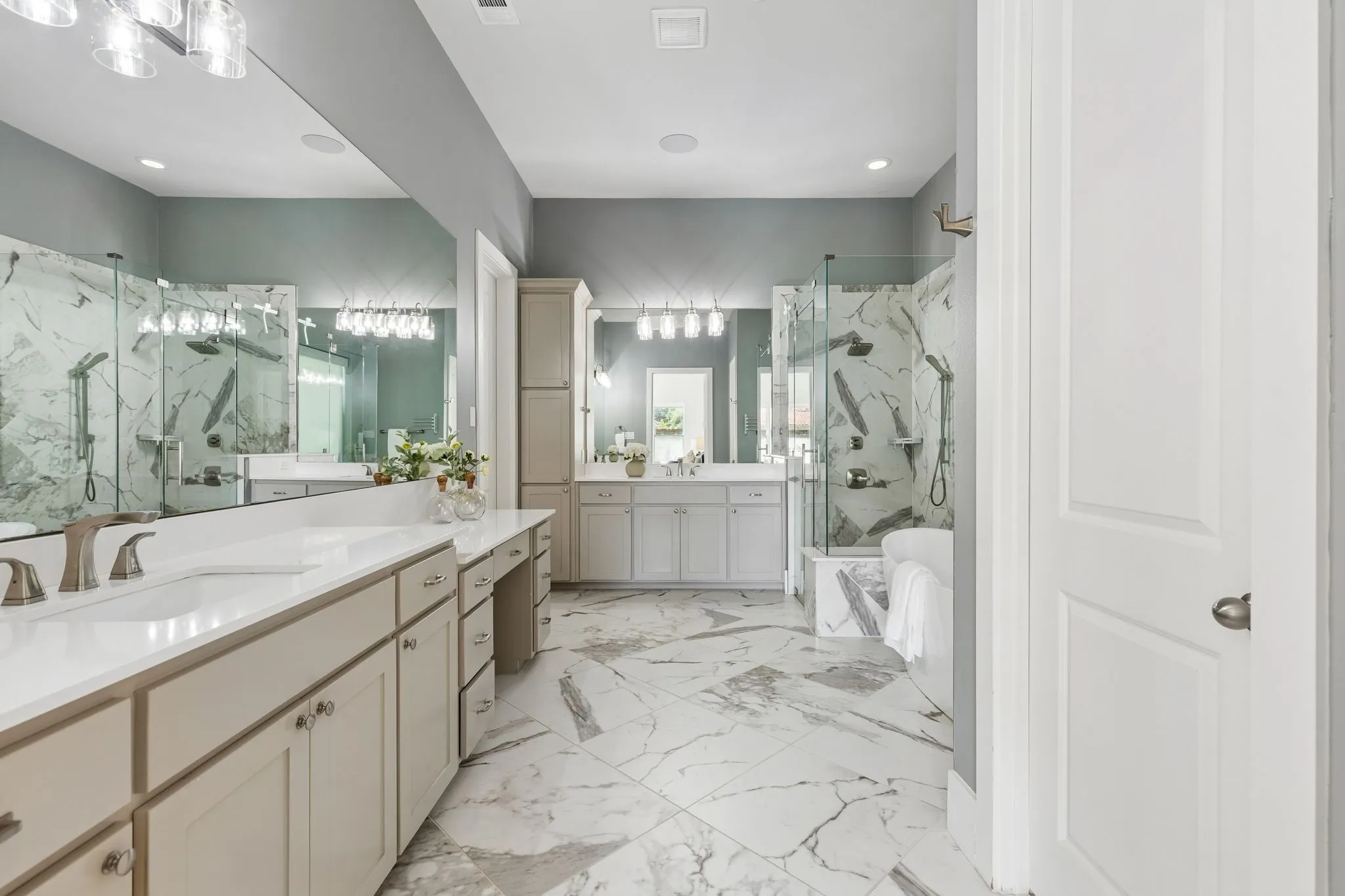Single Family Residence For Sale in Dallas County , 6917 Valley View Lane, Dallas, Texas 75240, 5 Bedrooms, 6 Bathrooms, 3 Garage spaces, 4,926 Sqft, built in 2017, Price $2,100,000, mls#21266354, Real Estate Agent in Dallas, Homes For Sale in Dallas county, Homes For Sale in Dallas, Realtor in Dallas Texas, Real Estate Brokerage Independent Realty Texas, Luminita Cordes Realtor