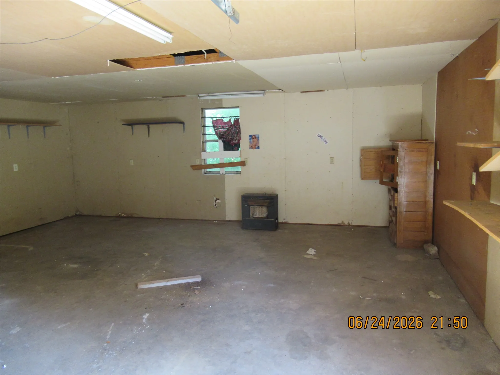 Single Family Residence For Sale in Dallas County , 201 E Dallas Street, Hutchins, Texas 75141, 1 Bedroom, 1 Bathroom, 2 Garage spaces, 780 Sqft, built in 1947, Price $160,000, mls#21271732, Real Estate Agent in Hutchins, Homes For Sale in Dallas county, Homes For Sale in Hutchins, Realtor in Hutchins Texas, Real Estate Brokerage Independent Realty Texas, Luminita Cordes Realtor
