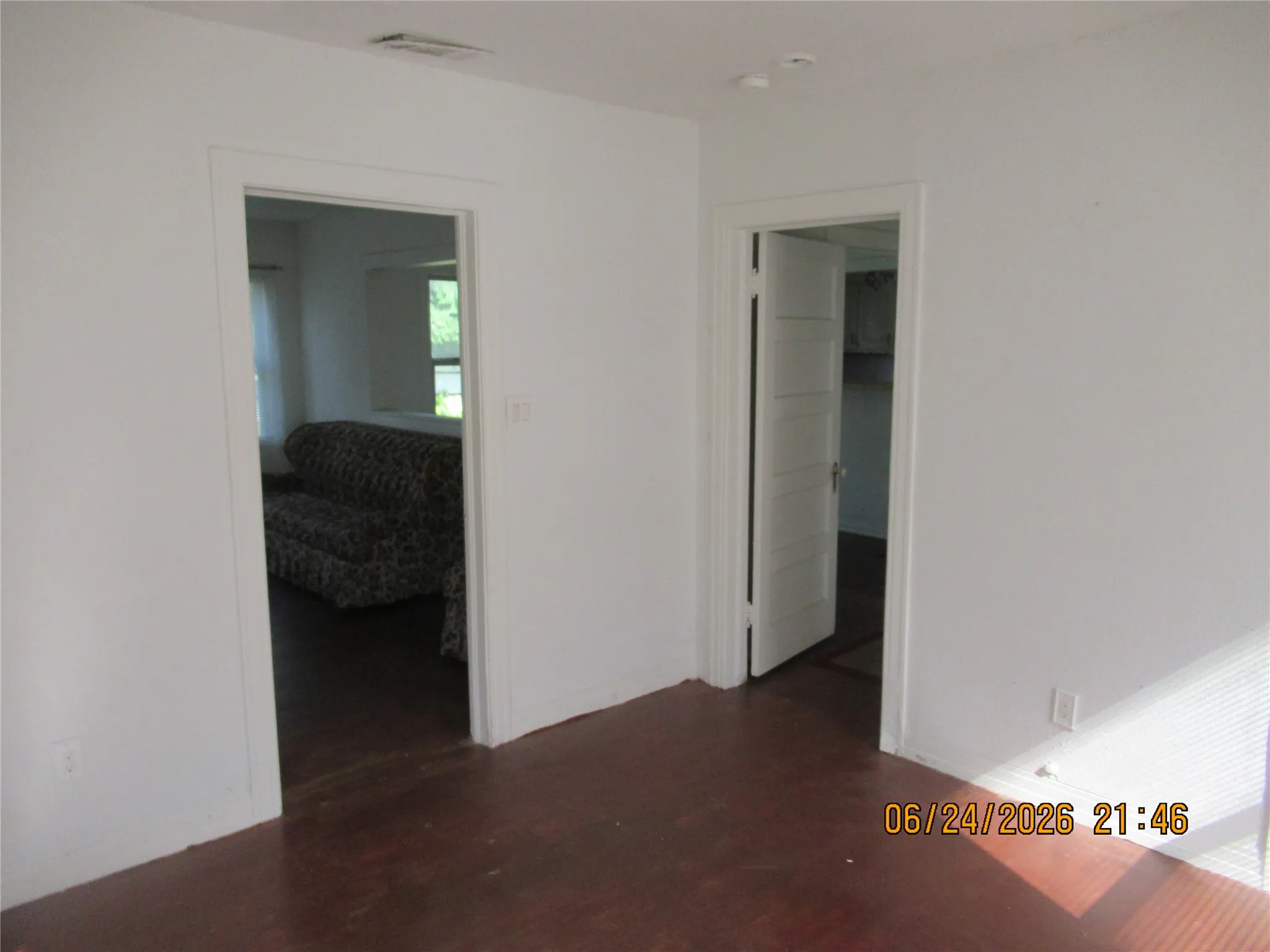Single Family Residence For Sale in Dallas County , 201 E Dallas Street, Hutchins, Texas 75141, 1 Bedroom, 1 Bathroom, 2 Garage spaces, 780 Sqft, built in 1947, Price $160,000, mls#21271732, Real Estate Agent in Hutchins, Homes For Sale in Dallas county, Homes For Sale in Hutchins, Realtor in Hutchins Texas, Real Estate Brokerage Independent Realty Texas, Luminita Cordes Realtor