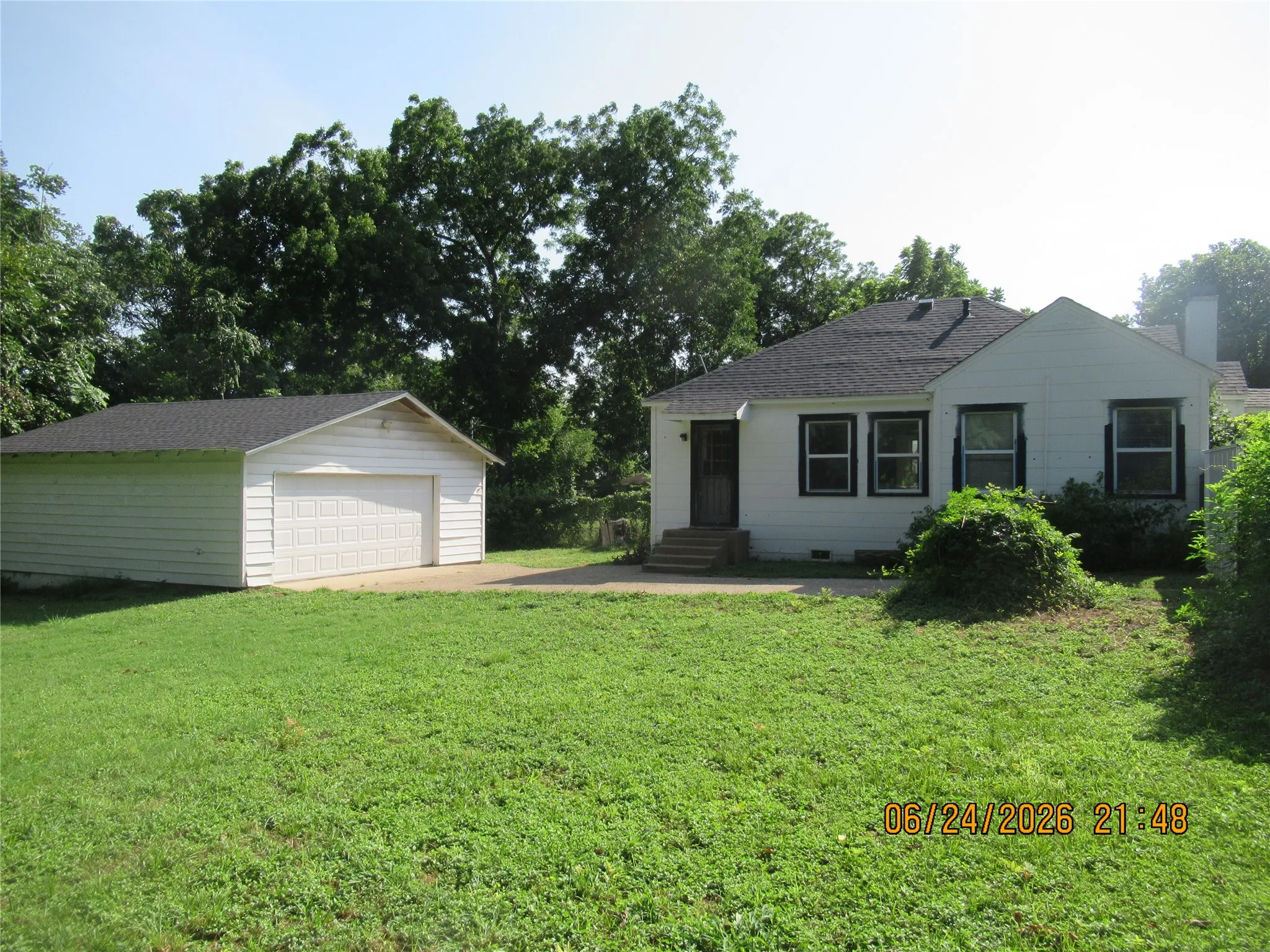 Single Family Residence For Sale in Dallas County , 201 E Dallas Street, Hutchins, Texas 75141, 1 Bedroom, 1 Bathroom, 2 Garage spaces, 780 Sqft, built in 1947, Price $160,000, mls#21271732, Real Estate Agent in Hutchins, Homes For Sale in Dallas county, Homes For Sale in Hutchins, Realtor in Hutchins Texas, Real Estate Brokerage Independent Realty Texas, Luminita Cordes Realtor