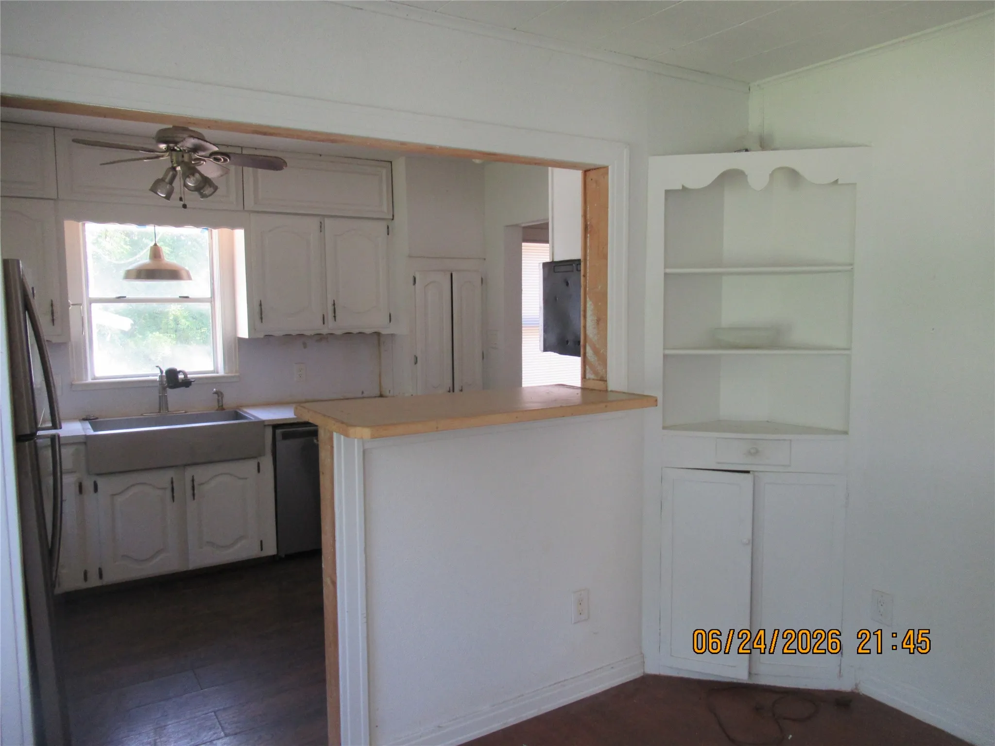 Single Family Residence For Sale in Dallas County , 201 E Dallas Street, Hutchins, Texas 75141, 1 Bedroom, 1 Bathroom, 2 Garage spaces, 780 Sqft, built in 1947, Price $160,000, mls#21271732, Real Estate Agent in Hutchins, Homes For Sale in Dallas county, Homes For Sale in Hutchins, Realtor in Hutchins Texas, Real Estate Brokerage Independent Realty Texas, Luminita Cordes Realtor