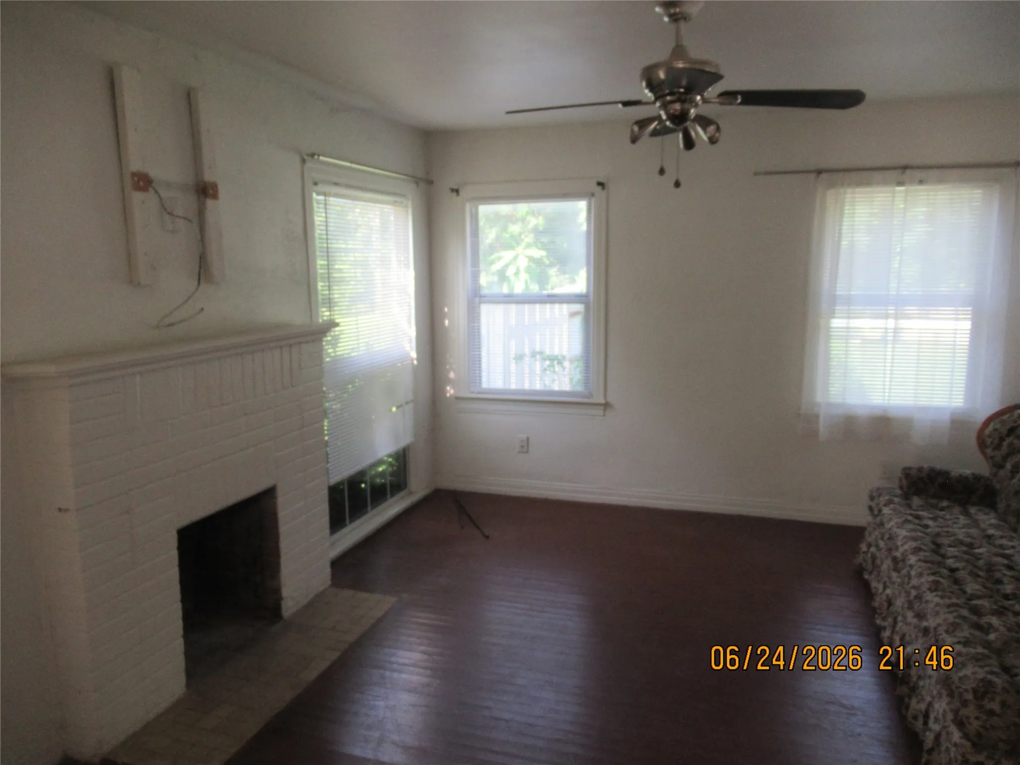 Single Family Residence For Sale in Dallas County , 201 E Dallas Street, Hutchins, Texas 75141, 1 Bedroom, 1 Bathroom, 2 Garage spaces, 780 Sqft, built in 1947, Price $160,000, mls#21271732, Real Estate Agent in Hutchins, Homes For Sale in Dallas county, Homes For Sale in Hutchins, Realtor in Hutchins Texas, Real Estate Brokerage Independent Realty Texas, Luminita Cordes Realtor