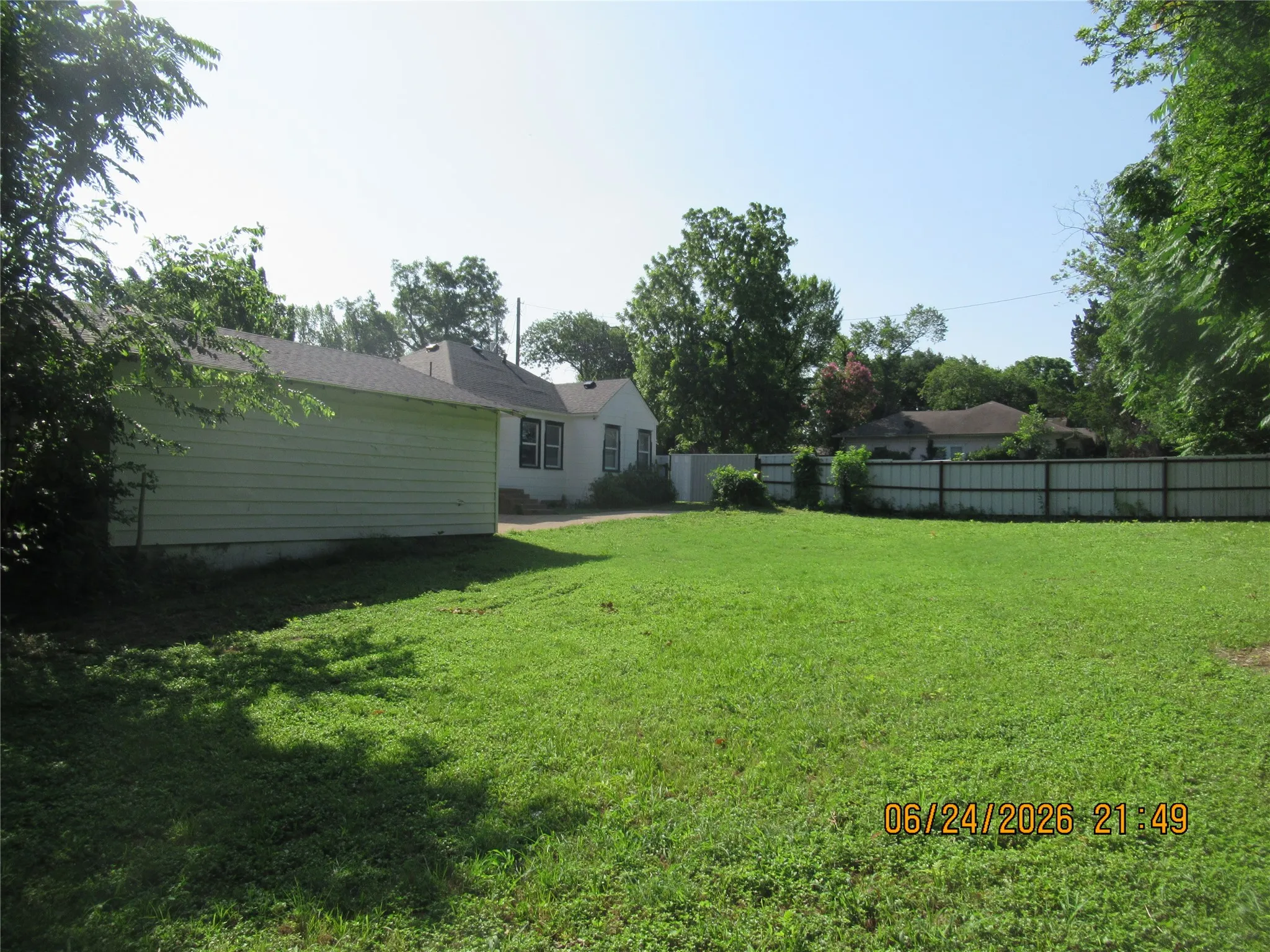 Single Family Residence For Sale in Dallas County , 201 E Dallas Street, Hutchins, Texas 75141, 1 Bedroom, 1 Bathroom, 2 Garage spaces, 780 Sqft, built in 1947, Price $160,000, mls#21271732, Real Estate Agent in Hutchins, Homes For Sale in Dallas county, Homes For Sale in Hutchins, Realtor in Hutchins Texas, Real Estate Brokerage Independent Realty Texas, Luminita Cordes Realtor