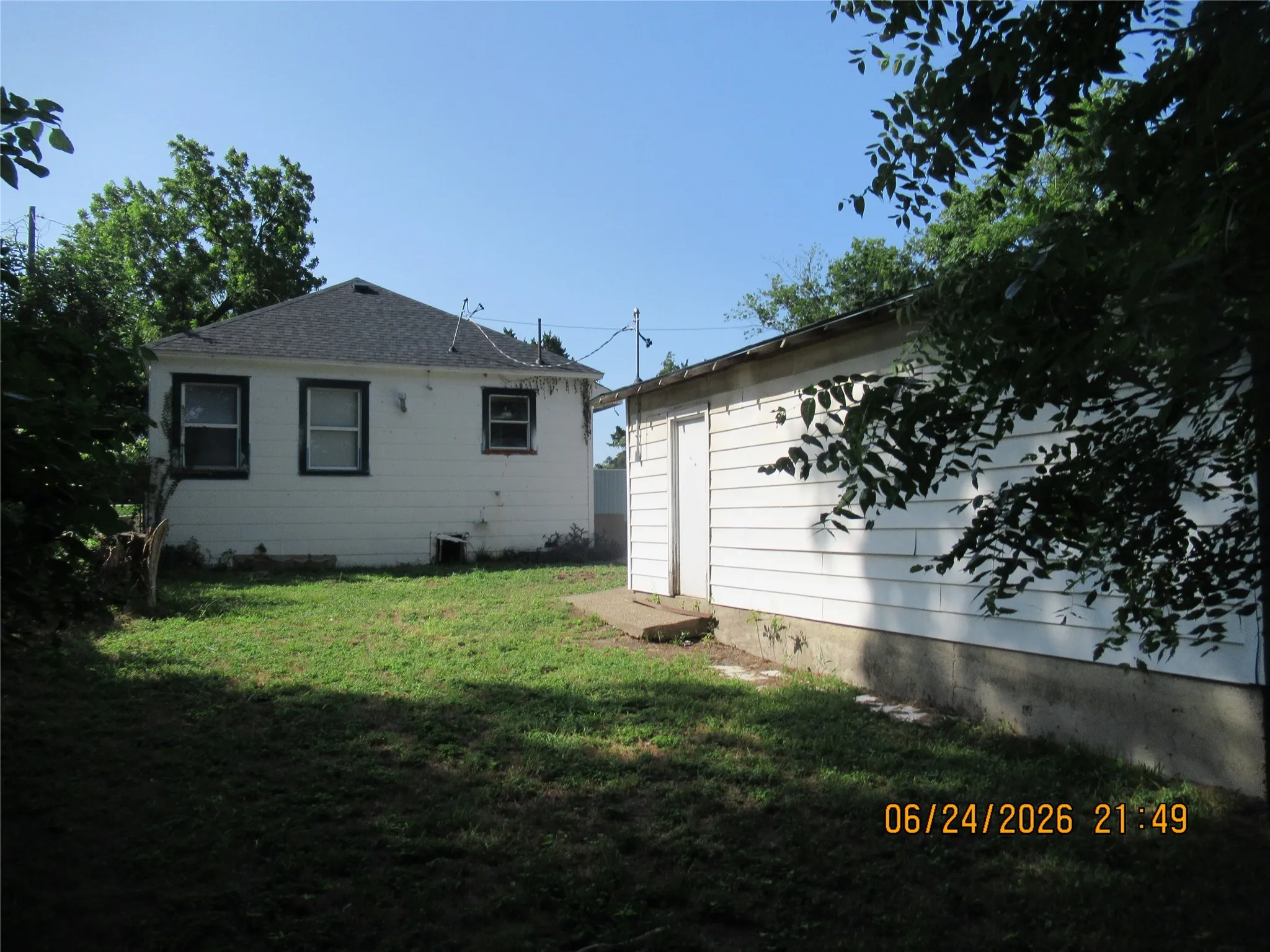 Single Family Residence For Sale in Dallas County , 201 E Dallas Street, Hutchins, Texas 75141, 1 Bedroom, 1 Bathroom, 2 Garage spaces, 780 Sqft, built in 1947, Price $160,000, mls#21271732, Real Estate Agent in Hutchins, Homes For Sale in Dallas county, Homes For Sale in Hutchins, Realtor in Hutchins Texas, Real Estate Brokerage Independent Realty Texas, Luminita Cordes Realtor