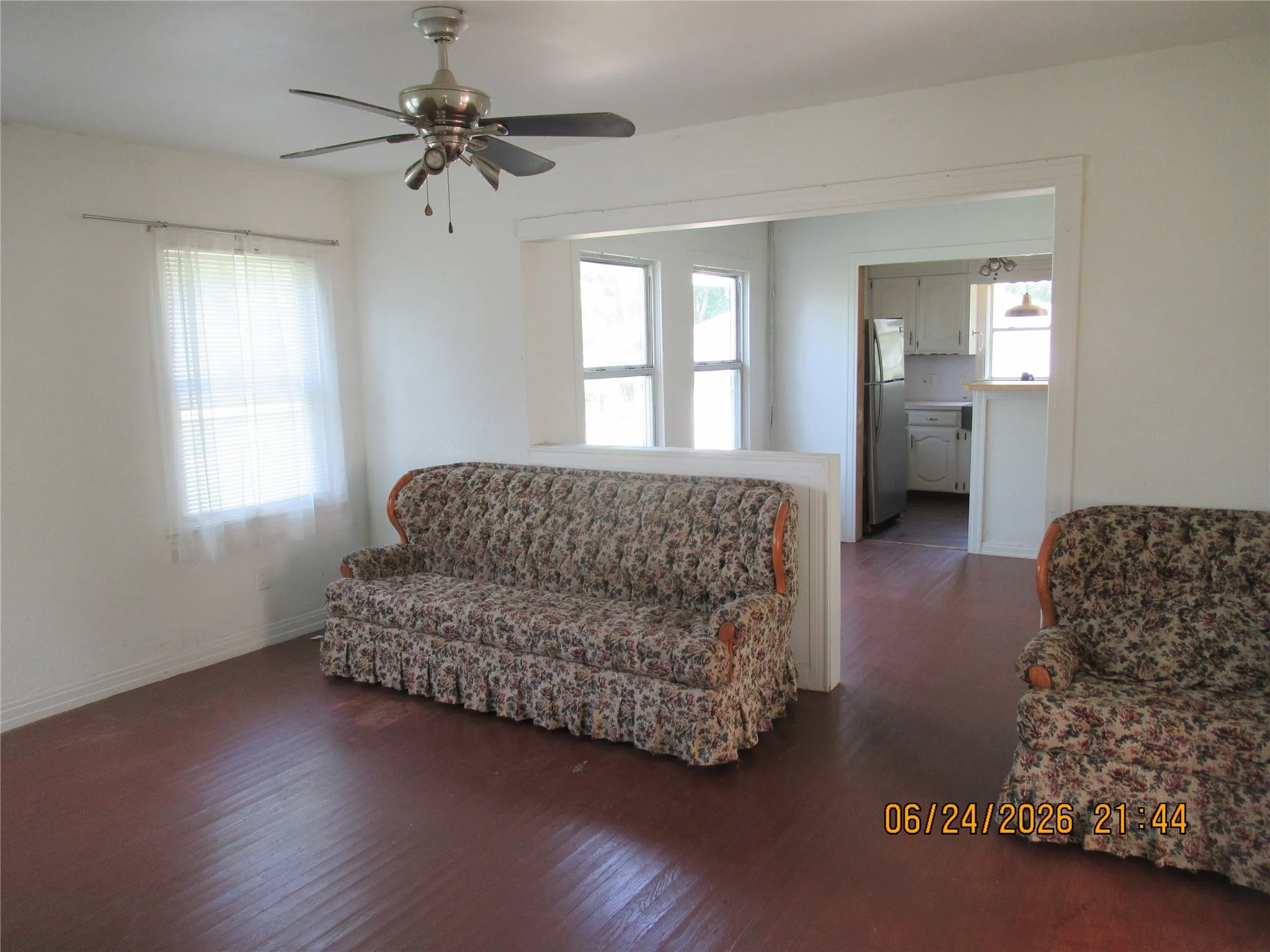 Single Family Residence For Sale in Dallas County , 201 E Dallas Street, Hutchins, Texas 75141, 1 Bedroom, 1 Bathroom, 2 Garage spaces, 780 Sqft, built in 1947, Price $160,000, mls#21271732, Real Estate Agent in Hutchins, Homes For Sale in Dallas county, Homes For Sale in Hutchins, Realtor in Hutchins Texas, Real Estate Brokerage Independent Realty Texas, Luminita Cordes Realtor