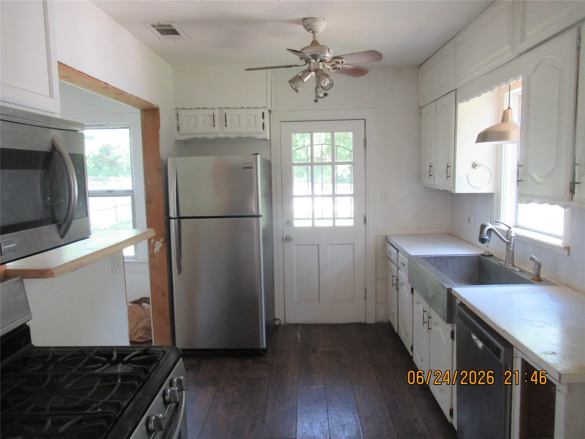 Single Family Residence For Sale in Dallas County , 201 E Dallas Street, Hutchins, Texas 75141, 1 Bedroom, 1 Bathroom, 2 Garage spaces, 780 Sqft, built in 1947, Price $160,000, mls#21271732, Real Estate Agent in Hutchins, Homes For Sale in Dallas county, Homes For Sale in Hutchins, Realtor in Hutchins Texas, Real Estate Brokerage Independent Realty Texas, Luminita Cordes Realtor