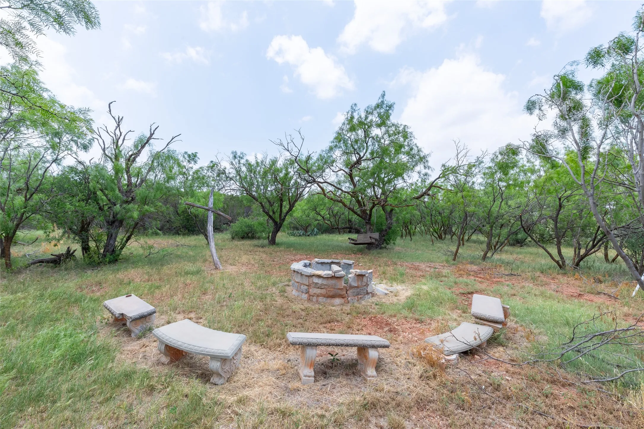 Single Family Residence For Sale in Taylor County , 541 Country Place S, Abilene, Texas 79606, 4 Bedroom, 3 Bathroom, 4 Garage spaces, 3,556 Sqft, built in 1982, mls#21258258, Real Estate Agent in Abilene, Homes For Sale in Taylor county, Homes For Sale in Abilene, Realtor in Abilene Texas, Real Estate Brokerage Independent Realty Texas, Luminita Cordes Realtor