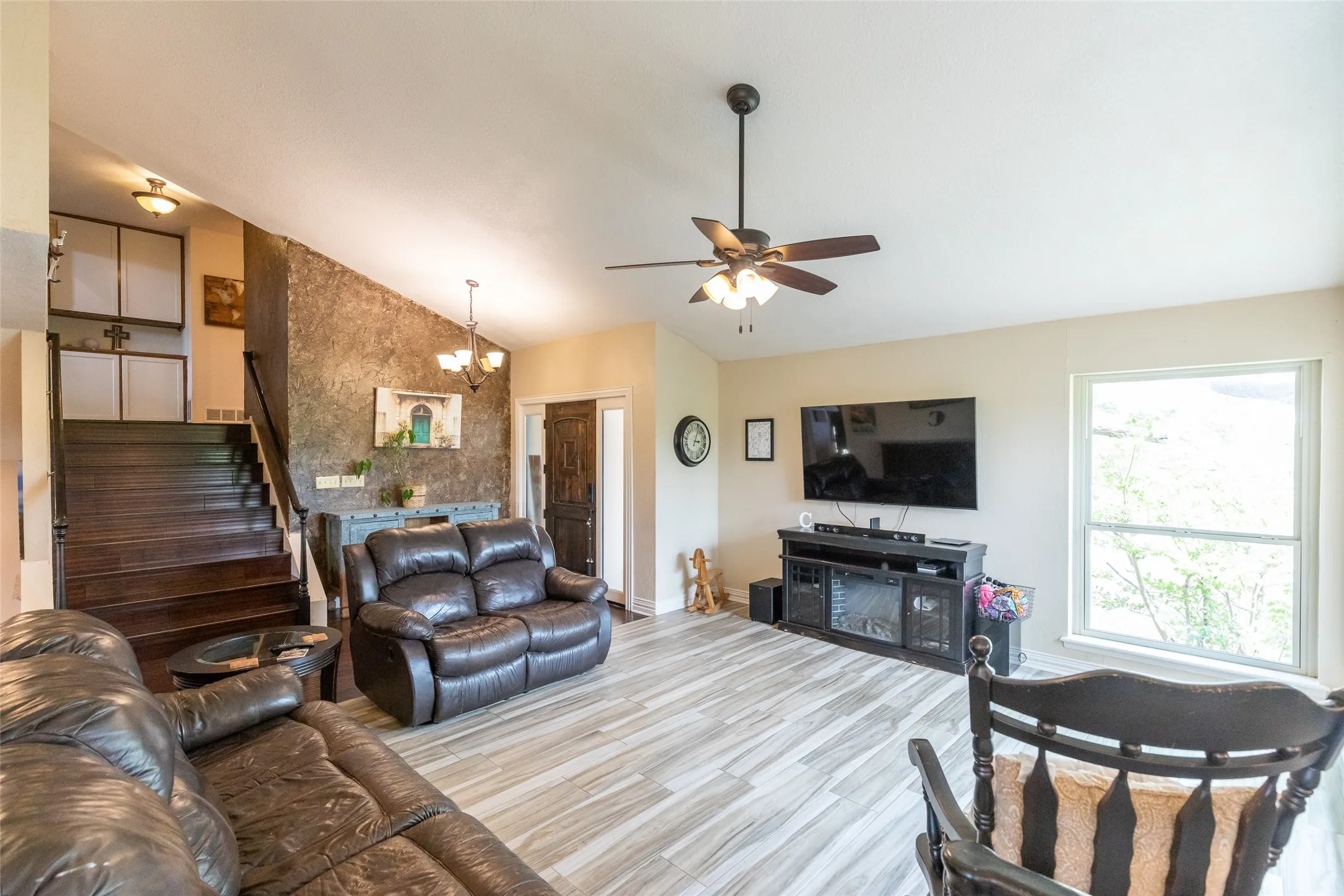 Single Family Residence For Sale in Taylor County , 541 Country Place S, Abilene, Texas 79606, 4 Bedroom, 3 Bathroom, 4 Garage spaces, 3,556 Sqft, built in 1982, mls#21258258, Real Estate Agent in Abilene, Homes For Sale in Taylor county, Homes For Sale in Abilene, Realtor in Abilene Texas, Real Estate Brokerage Independent Realty Texas, Luminita Cordes Realtor