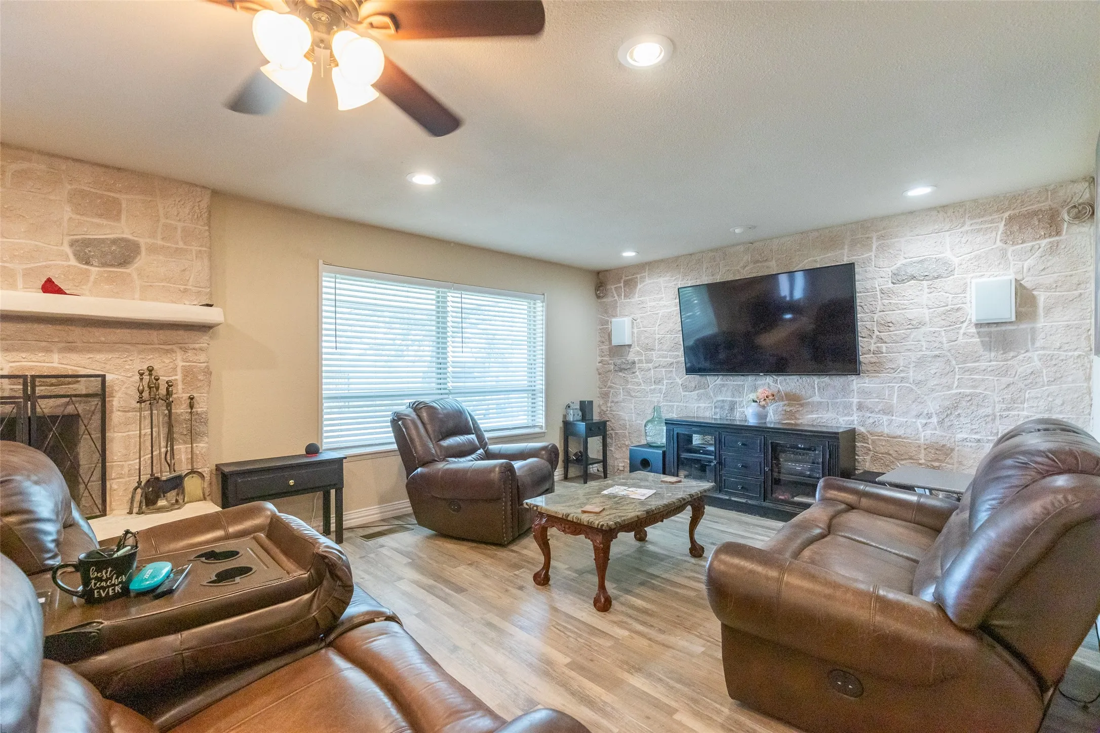 Second living area
