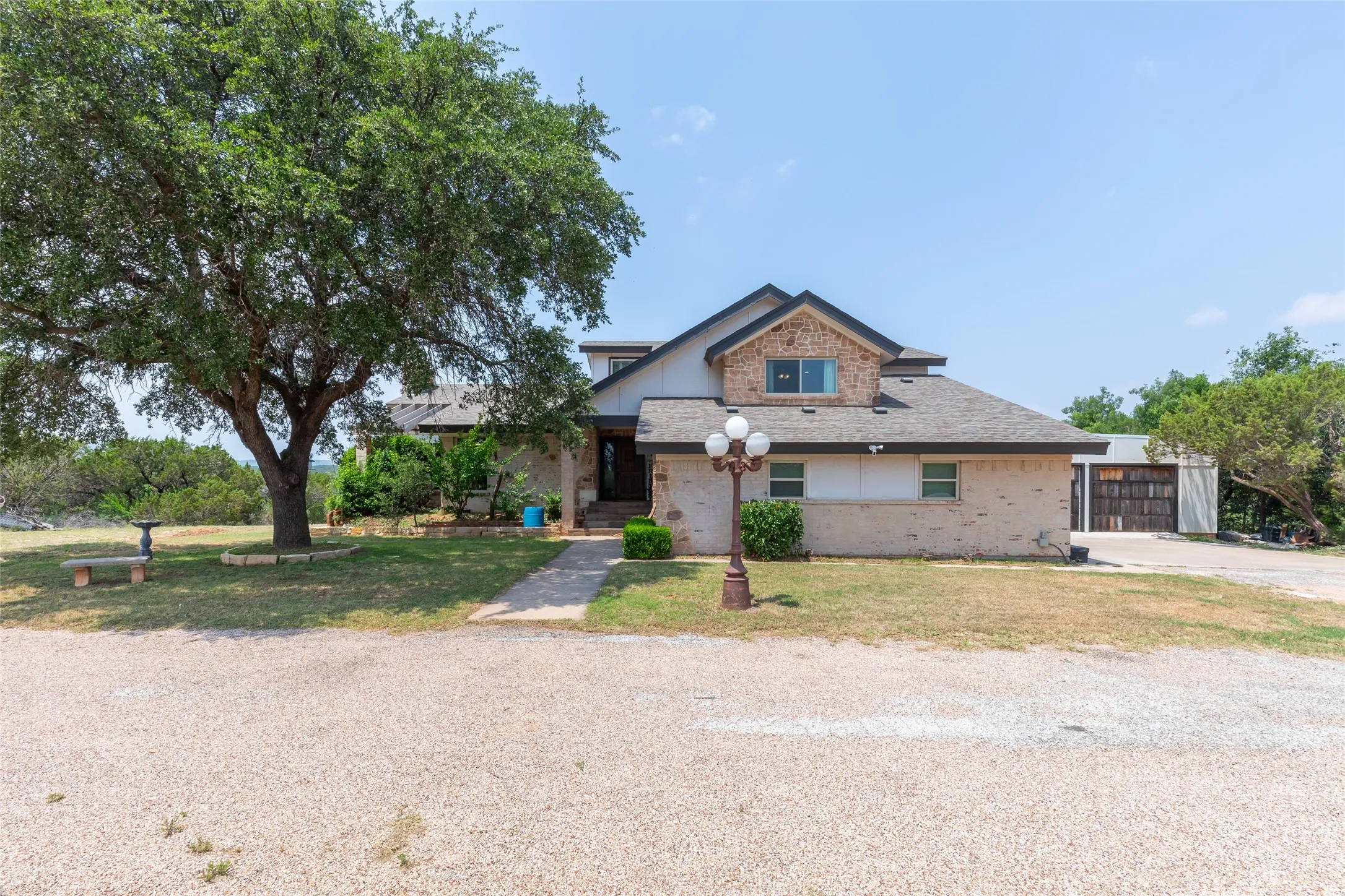Single Family Residence For Sale in Taylor County , 541 Country Place S, Abilene, Texas 79606, 4 Bedroom, 3 Bathroom, 4 Garage spaces, 3,556 Sqft, built in 1982, mls#21258258, Real Estate Agent in Abilene, Homes For Sale in Taylor county, Homes For Sale in Abilene, Realtor in Abilene Texas, Real Estate Brokerage Independent Realty Texas, Luminita Cordes Realtor