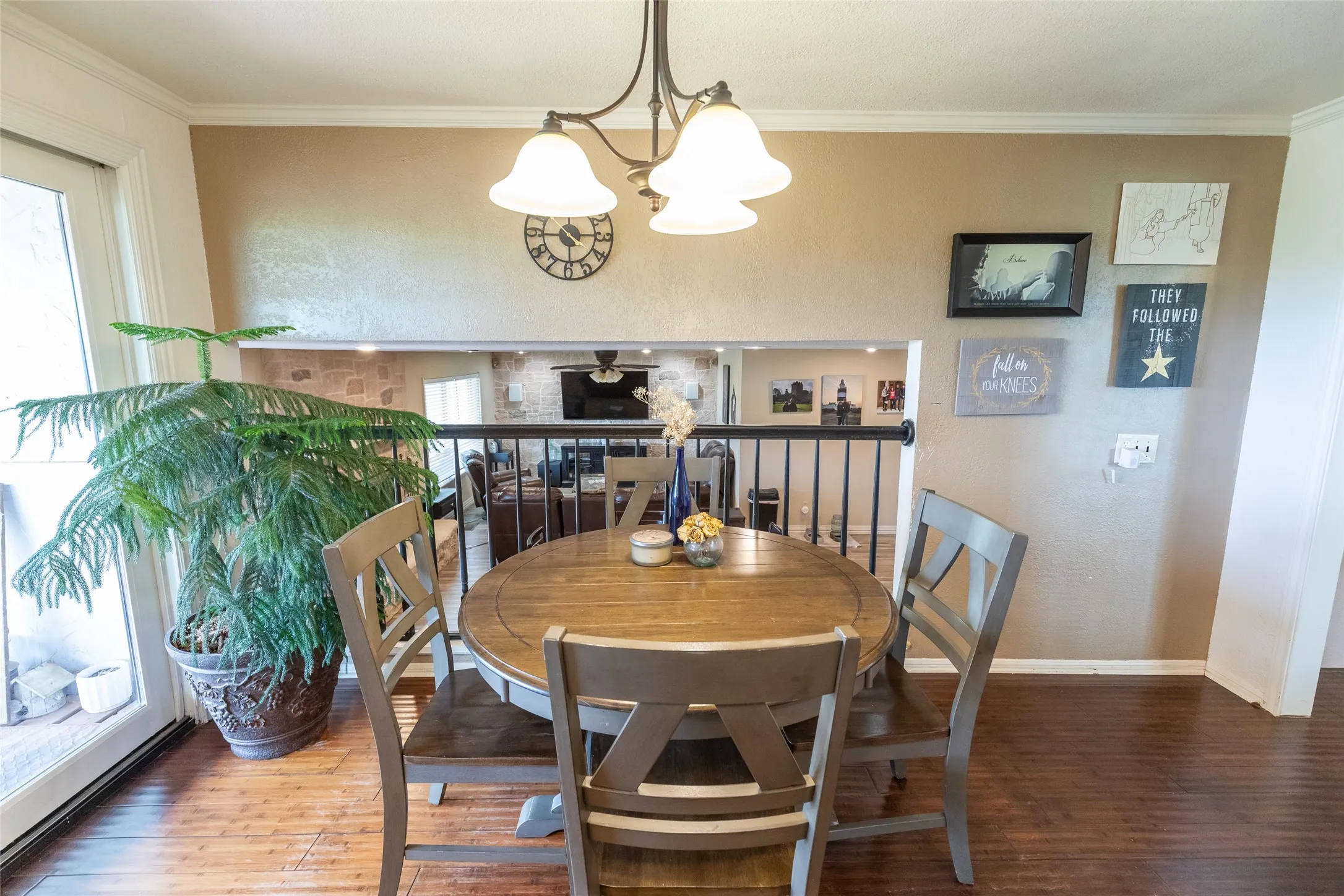 Single Family Residence For Sale in Taylor County , 541 Country Place S, Abilene, Texas 79606, 4 Bedroom, 3 Bathroom, 4 Garage spaces, 3,556 Sqft, built in 1982, mls#21258258, Real Estate Agent in Abilene, Homes For Sale in Taylor county, Homes For Sale in Abilene, Realtor in Abilene Texas, Real Estate Brokerage Independent Realty Texas, Luminita Cordes Realtor