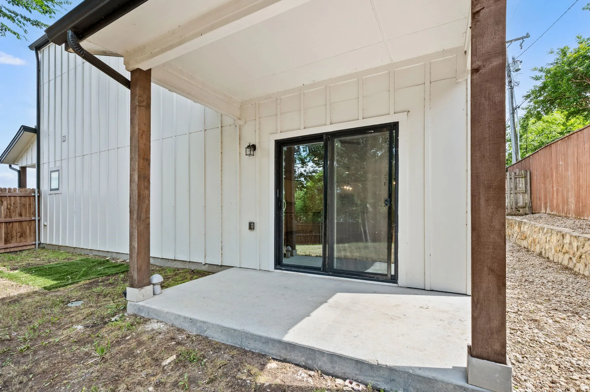Single Family Residence For Sale in Tarrant County , 4912 Ridglea Lane, Fort Worth, Texas 76116, 4 Bedrooms, 3 Bathrooms, 2 Garage spaces, 2,406 Sqft, built in 2022, Price $300,000, mls#21262001, Real Estate Agent in Fort Worth, Homes For Sale in Tarrant county, Homes For Sale in Fort Worth, Realtor in Fort Worth Texas, Real Estate Brokerage Independent Realty Texas, Luminita Cordes Realtor