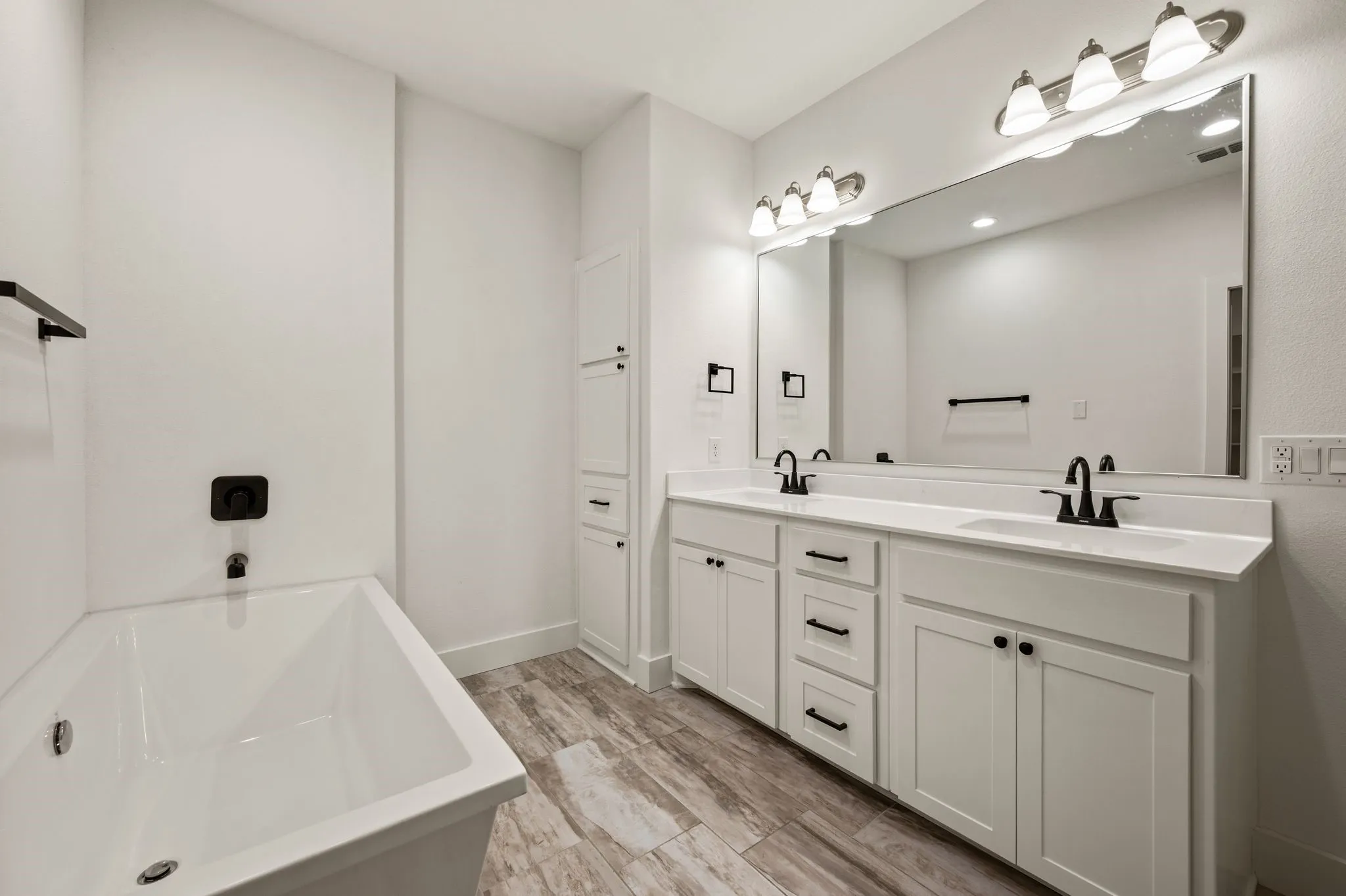 Single Family Residence For Sale in Tarrant County , 4912 Ridglea Lane, Fort Worth, Texas 76116, 4 Bedrooms, 3 Bathrooms, 2 Garage spaces, 2,406 Sqft, built in 2022, Price $300,000, mls#21262001, Real Estate Agent in Fort Worth, Homes For Sale in Tarrant county, Homes For Sale in Fort Worth, Realtor in Fort Worth Texas, Real Estate Brokerage Independent Realty Texas, Luminita Cordes Realtor