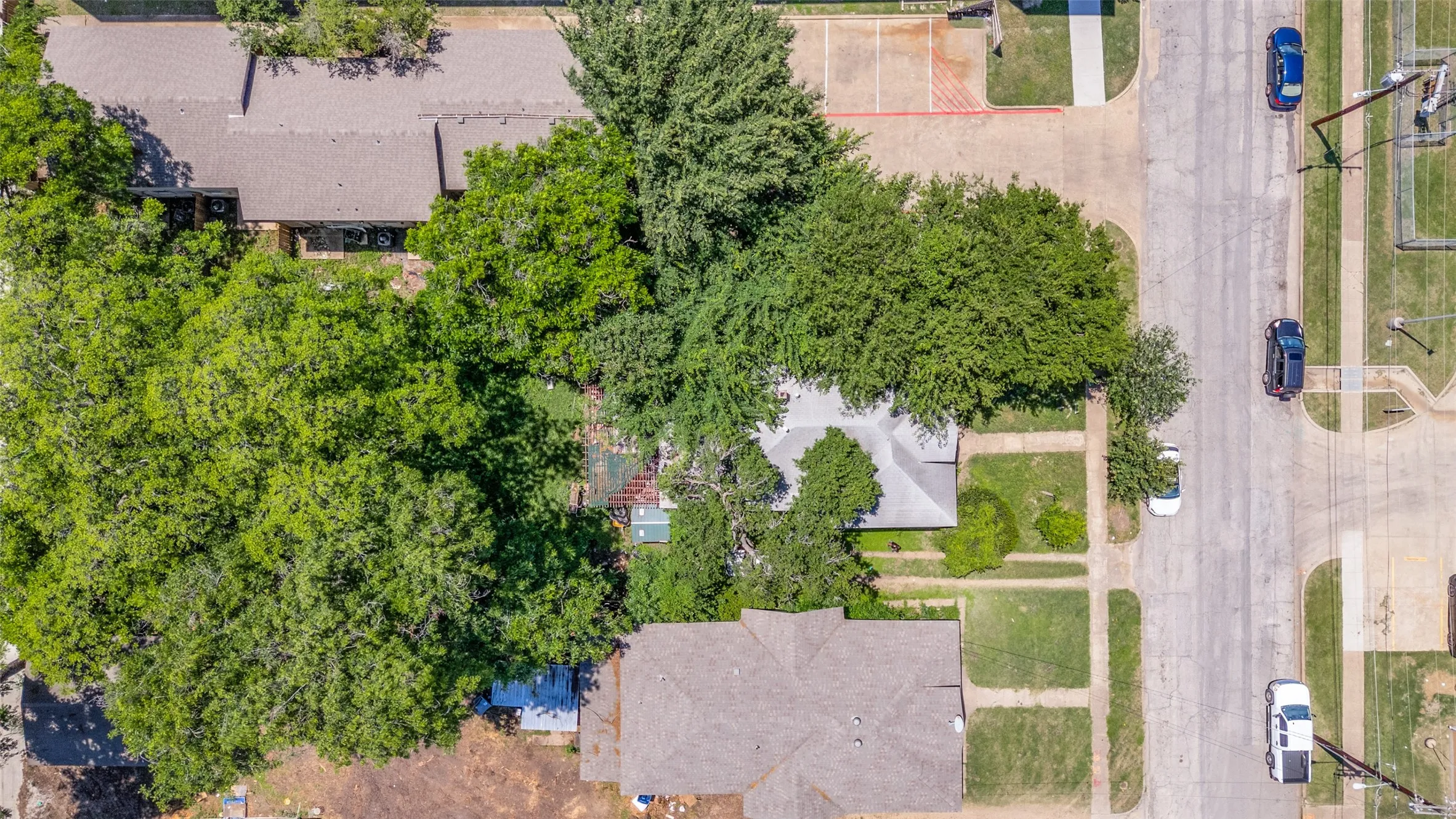 Single Family Residence For Sale in Dallas County , 520 W 9th Street, Dallas, Texas 75208, 2 Bedroom, 1 Bathroom, Garage spaces, 1,391 Sqft, built in 1945, mls#21270602, Real Estate Agent in Dallas, Homes For Sale in Dallas county, Homes For Sale in Dallas, Realtor in Dallas Texas, Real Estate Brokerage Independent Realty Texas, Luminita Cordes Realtor