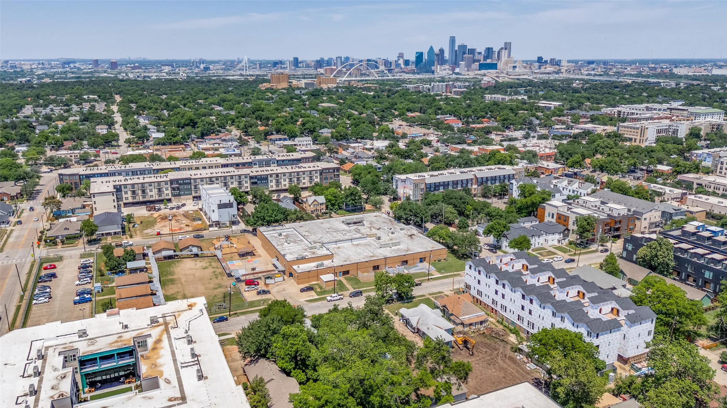 Single Family Residence For Sale in Dallas County , 520 W 9th Street, Dallas, Texas 75208, 2 Bedroom, 1 Bathroom, Garage spaces, 1,391 Sqft, built in 1945, mls#21270602, Real Estate Agent in Dallas, Homes For Sale in Dallas county, Homes For Sale in Dallas, Realtor in Dallas Texas, Real Estate Brokerage Independent Realty Texas, Luminita Cordes Realtor
