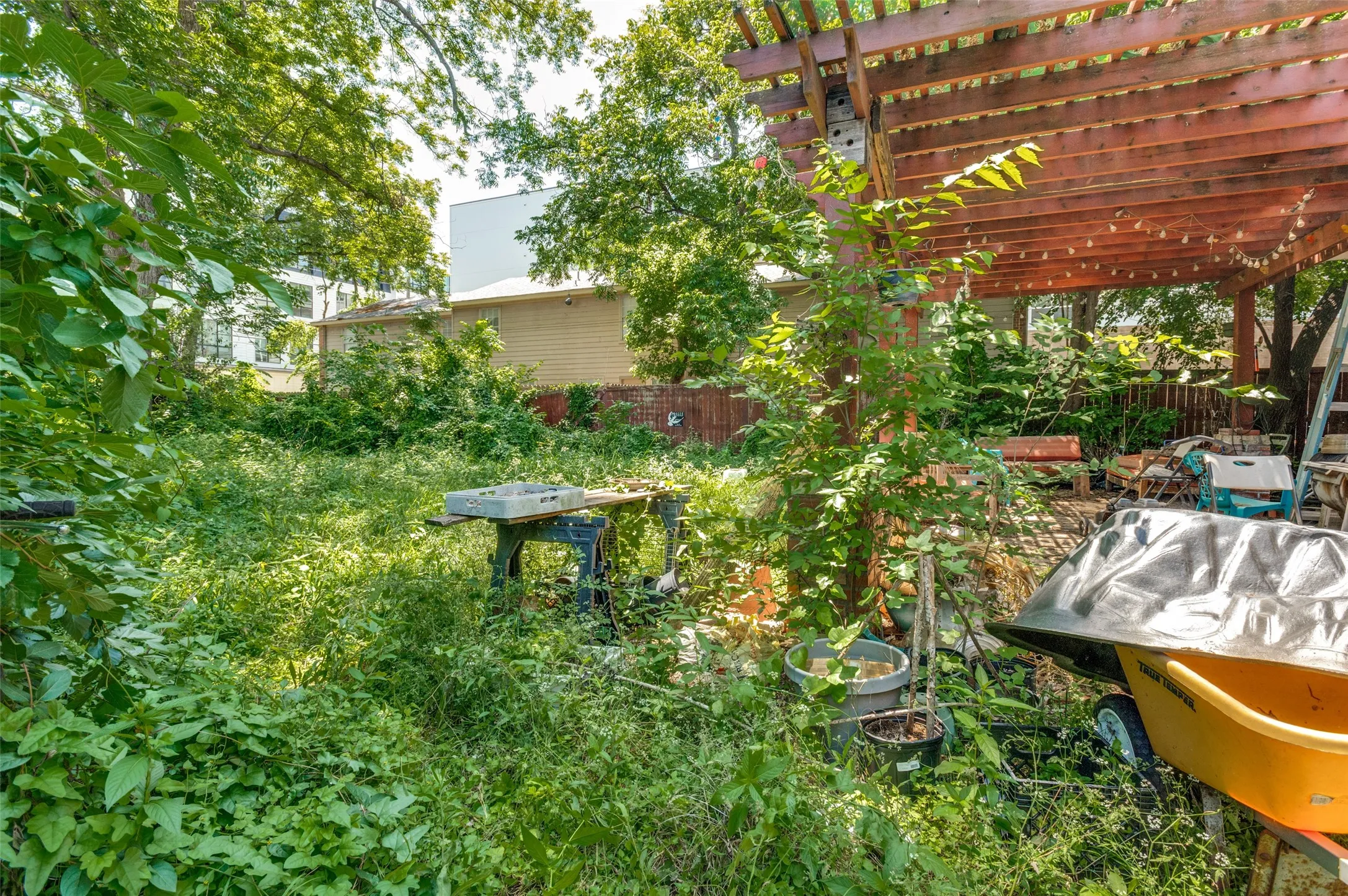 Single Family Residence For Sale in Dallas County , 520 W 9th Street, Dallas, Texas 75208, 2 Bedroom, 1 Bathroom, Garage spaces, 1,391 Sqft, built in 1945, mls#21270602, Real Estate Agent in Dallas, Homes For Sale in Dallas county, Homes For Sale in Dallas, Realtor in Dallas Texas, Real Estate Brokerage Independent Realty Texas, Luminita Cordes Realtor