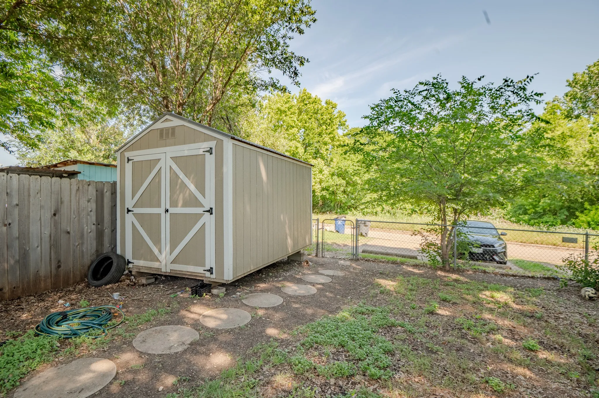 Single Family Residence For Sale in Dallas County , 7105 Pineberry Road, Dallas, Texas 75249, 2 Bedroom, 2 Bathroom, Garage spaces, 1,227 Sqft, built in 1981, mls#21271937, Real Estate Agent in Dallas, Homes For Sale in Dallas county, Homes For Sale in Dallas, Realtor in Dallas Texas, Real Estate Brokerage Independent Realty Texas, Luminita Cordes Realtor