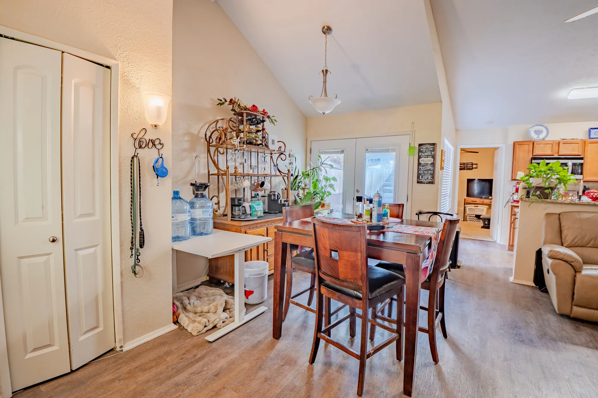 Single Family Residence For Sale in Dallas County , 7105 Pineberry Road, Dallas, Texas 75249, 2 Bedroom, 2 Bathroom, Garage spaces, 1,227 Sqft, built in 1981, mls#21271937, Real Estate Agent in Dallas, Homes For Sale in Dallas county, Homes For Sale in Dallas, Realtor in Dallas Texas, Real Estate Brokerage Independent Realty Texas, Luminita Cordes Realtor