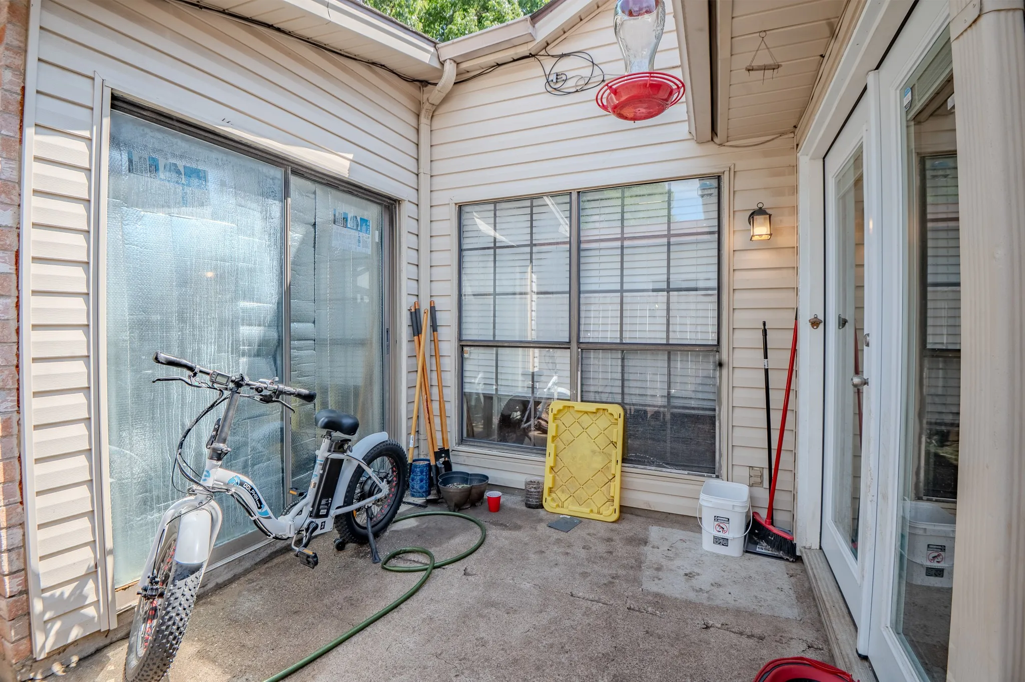 Single Family Residence For Sale in Dallas County , 7105 Pineberry Road, Dallas, Texas 75249, 2 Bedroom, 2 Bathroom, Garage spaces, 1,227 Sqft, built in 1981, mls#21271937, Real Estate Agent in Dallas, Homes For Sale in Dallas county, Homes For Sale in Dallas, Realtor in Dallas Texas, Real Estate Brokerage Independent Realty Texas, Luminita Cordes Realtor