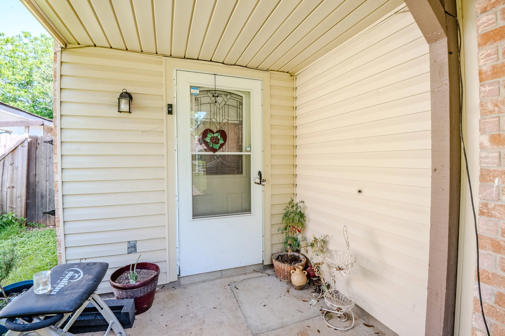 Single Family Residence For Sale in Dallas County , 7105 Pineberry Road, Dallas, Texas 75249, 2 Bedroom, 2 Bathroom, Garage spaces, 1,227 Sqft, built in 1981, mls#21271937, Real Estate Agent in Dallas, Homes For Sale in Dallas county, Homes For Sale in Dallas, Realtor in Dallas Texas, Real Estate Brokerage Independent Realty Texas, Luminita Cordes Realtor