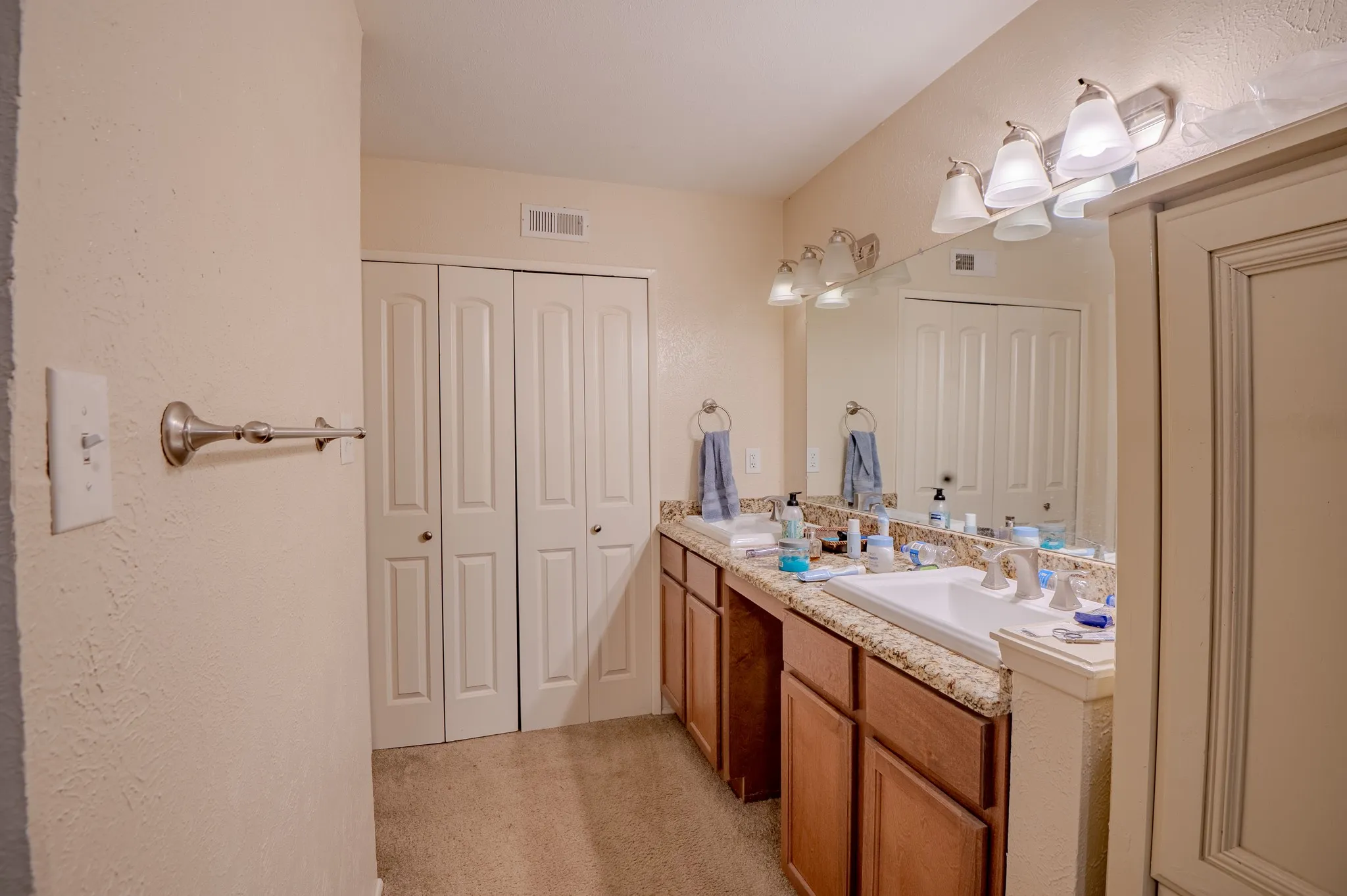 Single Family Residence For Sale in Dallas County , 7105 Pineberry Road, Dallas, Texas 75249, 2 Bedroom, 2 Bathroom, Garage spaces, 1,227 Sqft, built in 1981, mls#21271937, Real Estate Agent in Dallas, Homes For Sale in Dallas county, Homes For Sale in Dallas, Realtor in Dallas Texas, Real Estate Brokerage Independent Realty Texas, Luminita Cordes Realtor