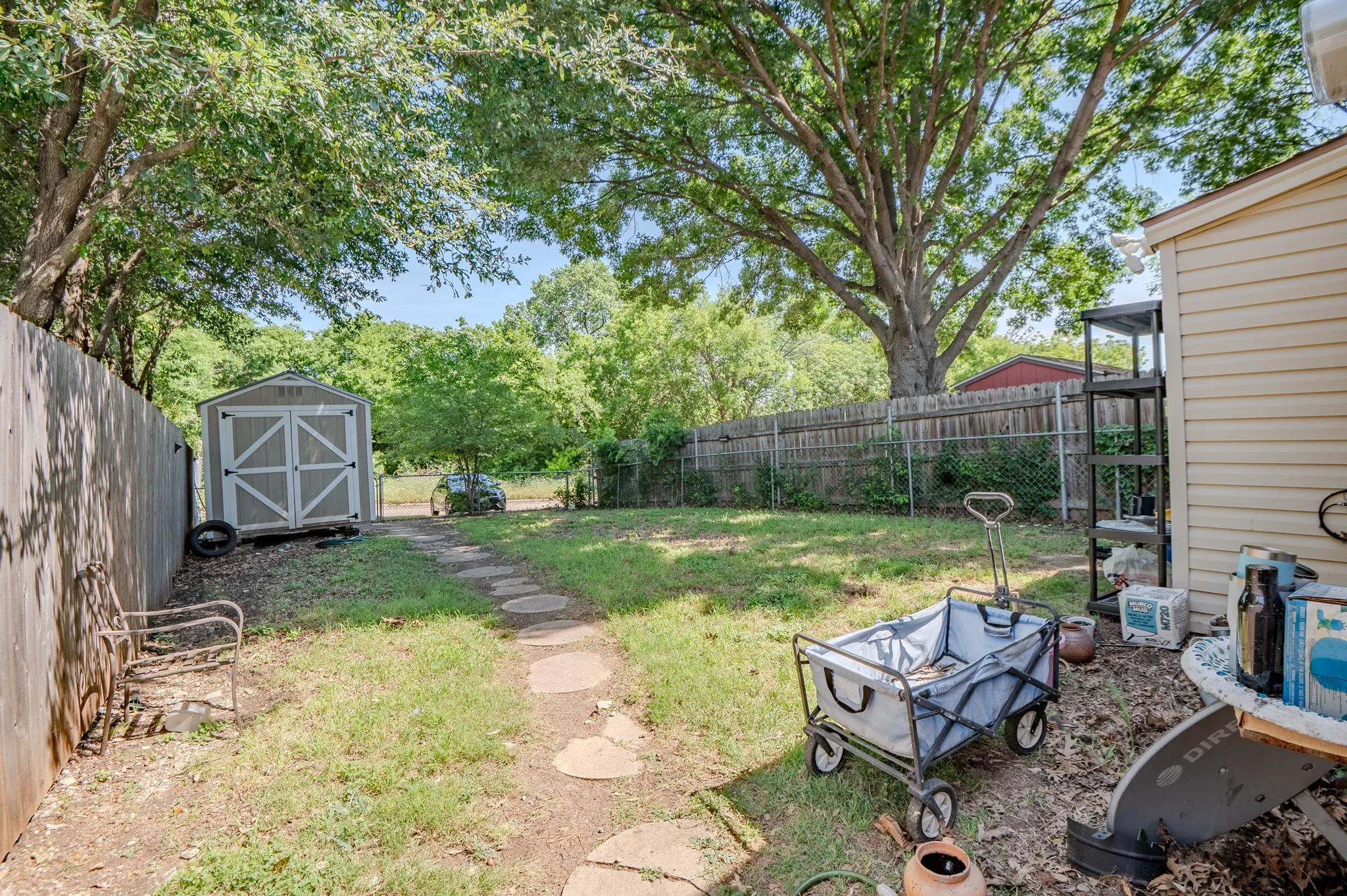 Single Family Residence For Sale in Dallas County , 7105 Pineberry Road, Dallas, Texas 75249, 2 Bedroom, 2 Bathroom, Garage spaces, 1,227 Sqft, built in 1981, mls#21271937, Real Estate Agent in Dallas, Homes For Sale in Dallas county, Homes For Sale in Dallas, Realtor in Dallas Texas, Real Estate Brokerage Independent Realty Texas, Luminita Cordes Realtor