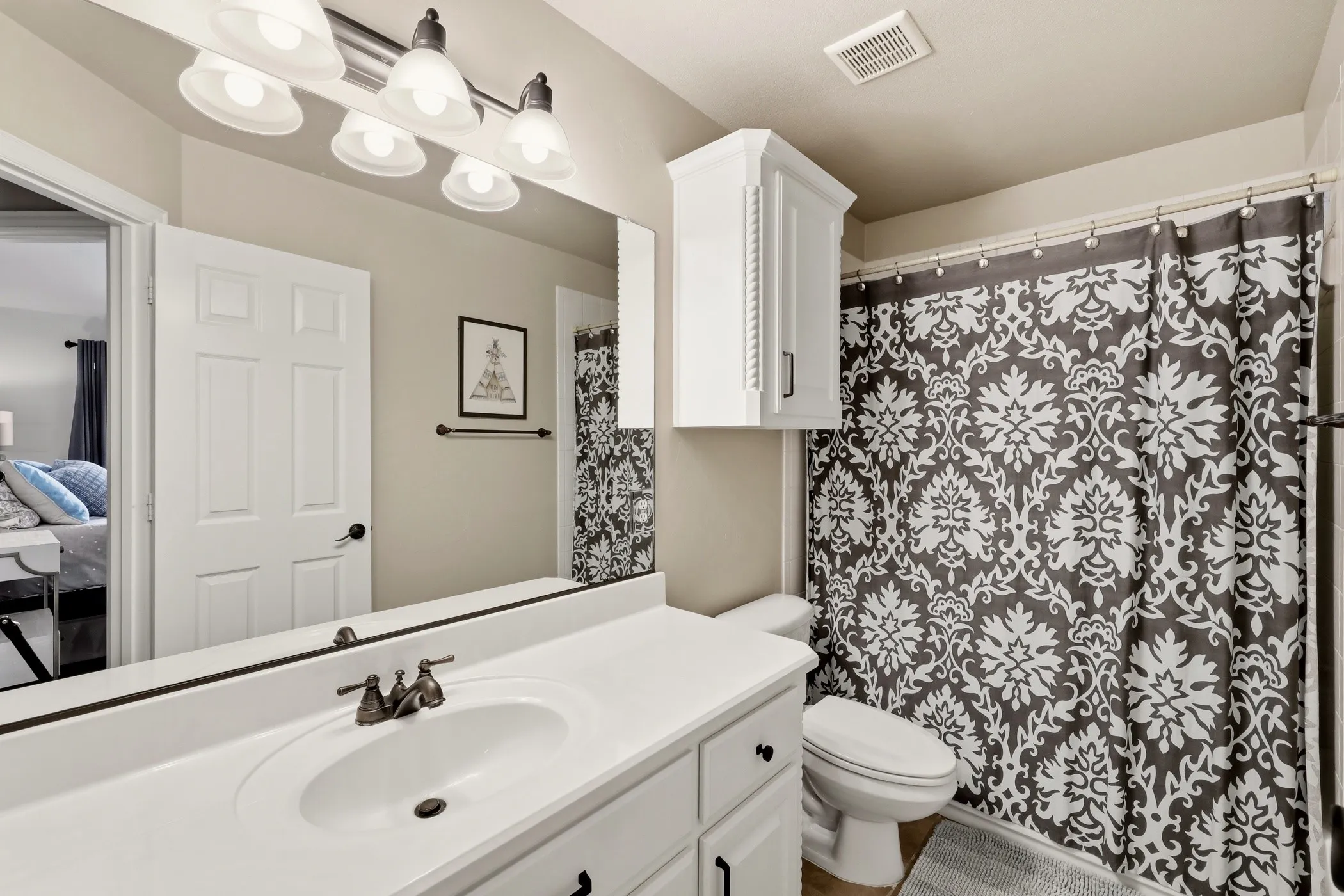 Upstairs hallway bathroom for Gameroom, Media Room, plus bedrooms #3 & #4.