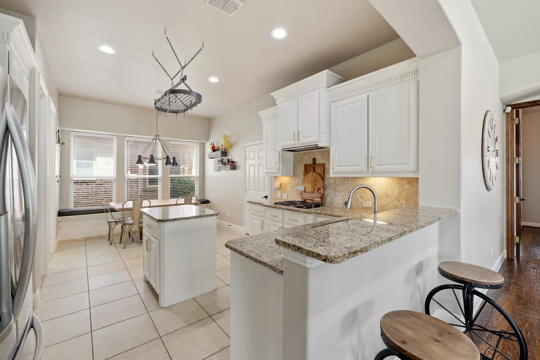 Single Family Residence For Sale in Dallas County , 1616 Camino Lago, Irving, Texas 75039, 4 Bedrooms, 4 Bathrooms, 2 Garage spaces, 3,800 Sqft, built in 2008, Price $825,000, mls#21271895, Real Estate Agent in Irving, Homes For Sale in Dallas county, Homes For Sale in Irving, Realtor in Irving Texas, Real Estate Brokerage Independent Realty Texas, Luminita Cordes Realtor
