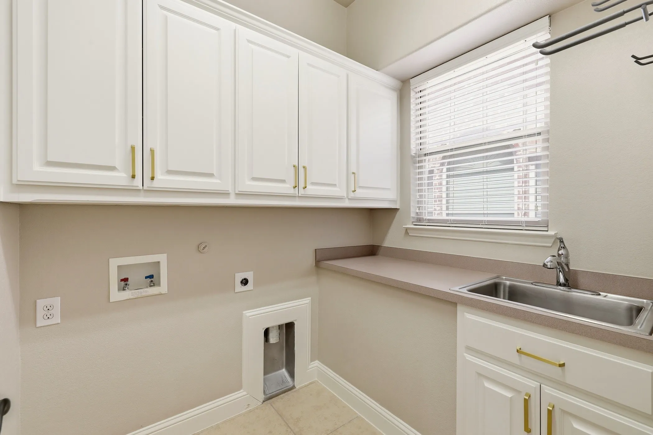 Utility room o 1st floor with sink and lots of cabinets.