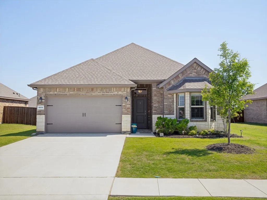 Single Family Residence For Sale in Denton County , 1612 Reed Drive, Krum, Texas 76249, 4 Bedrooms, 2 Bathrooms, 2 Garage spaces, 2,130 Sqft, built in 2022, Price $389,900, mls#21268120, Real Estate Agent in Krum, Homes For Sale in Denton county, Homes For Sale in Krum, Realtor in Krum Texas, Real Estate Brokerage Independent Realty Texas, Luminita Cordes Realtor