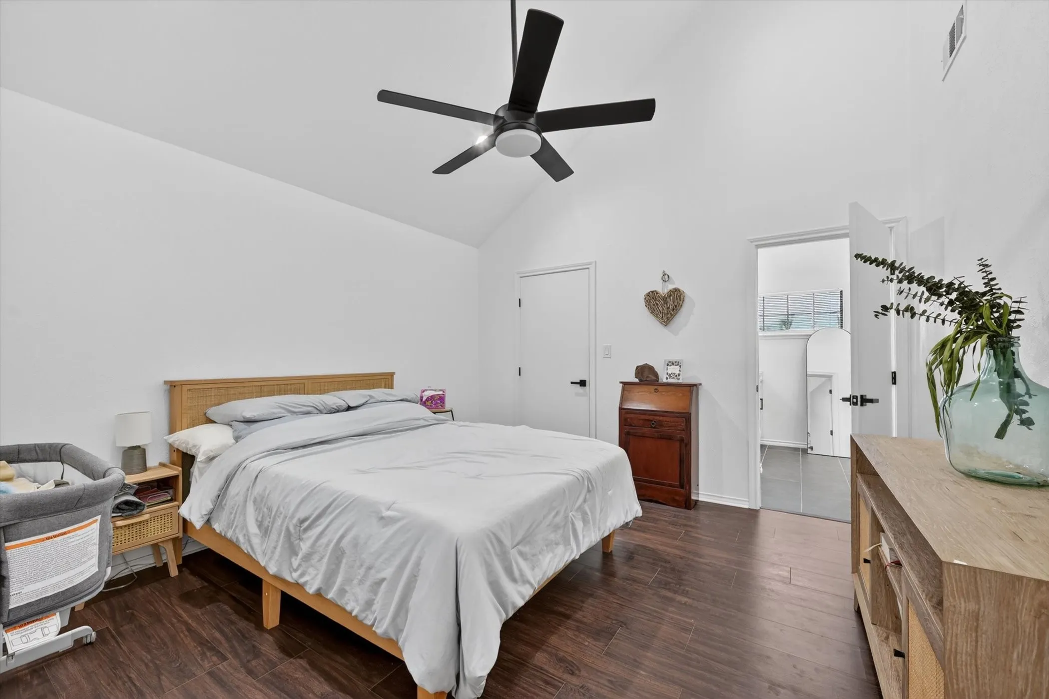 Single Family Residence For Sale in Dallas County , 535 Briarcliff Drive, Garland, Texas 75043, 3 Bedroom, 3 Bathroom, 2 Garage spaces, 2,175 Sqft, built in 1982, mls#21267792, Real Estate Agent in Garland, Homes For Sale in Dallas county, Homes For Sale in Garland, Realtor in Garland Texas, Real Estate Brokerage Independent Realty Texas, Luminita Cordes Realtor