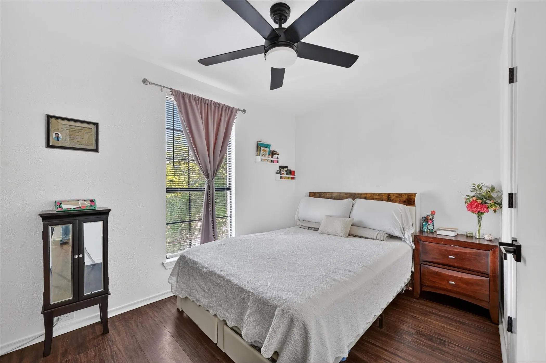 Single Family Residence For Sale in Dallas County , 535 Briarcliff Drive, Garland, Texas 75043, 3 Bedroom, 3 Bathroom, 2 Garage spaces, 2,175 Sqft, built in 1982, mls#21267792, Real Estate Agent in Garland, Homes For Sale in Dallas county, Homes For Sale in Garland, Realtor in Garland Texas, Real Estate Brokerage Independent Realty Texas, Luminita Cordes Realtor