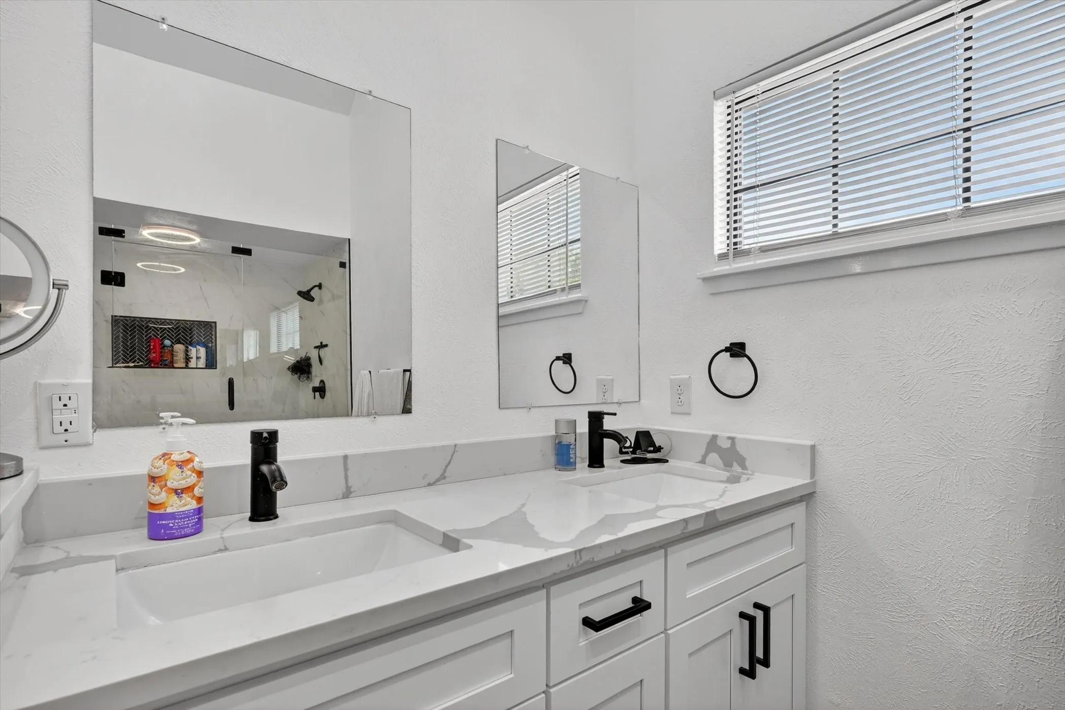 Single Family Residence For Sale in Dallas County , 535 Briarcliff Drive, Garland, Texas 75043, 3 Bedroom, 3 Bathroom, 2 Garage spaces, 2,175 Sqft, built in 1982, mls#21267792, Real Estate Agent in Garland, Homes For Sale in Dallas county, Homes For Sale in Garland, Realtor in Garland Texas, Real Estate Brokerage Independent Realty Texas, Luminita Cordes Realtor