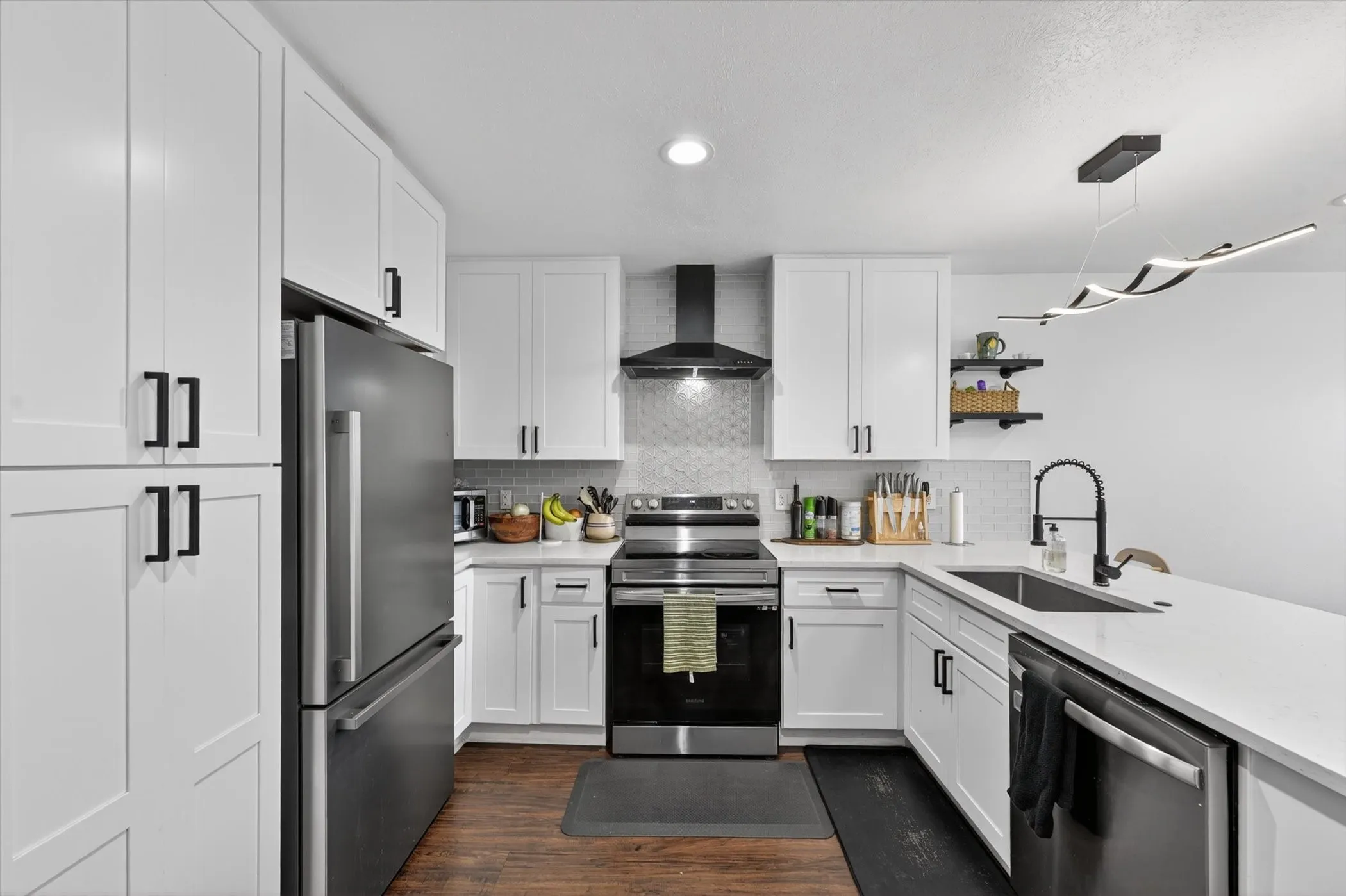 Single Family Residence For Sale in Dallas County , 535 Briarcliff Drive, Garland, Texas 75043, 3 Bedroom, 3 Bathroom, 2 Garage spaces, 2,175 Sqft, built in 1982, mls#21267792, Real Estate Agent in Garland, Homes For Sale in Dallas county, Homes For Sale in Garland, Realtor in Garland Texas, Real Estate Brokerage Independent Realty Texas, Luminita Cordes Realtor